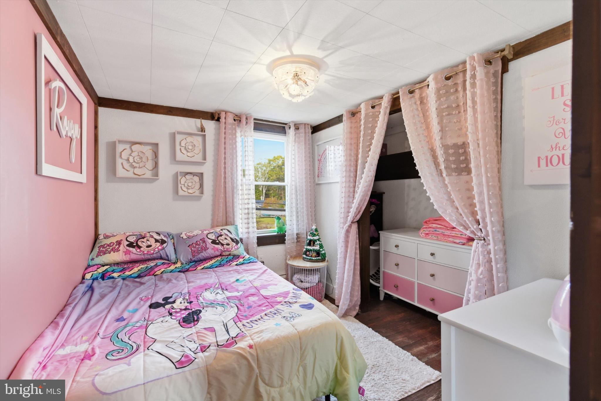 NUGENTOWN - Residential