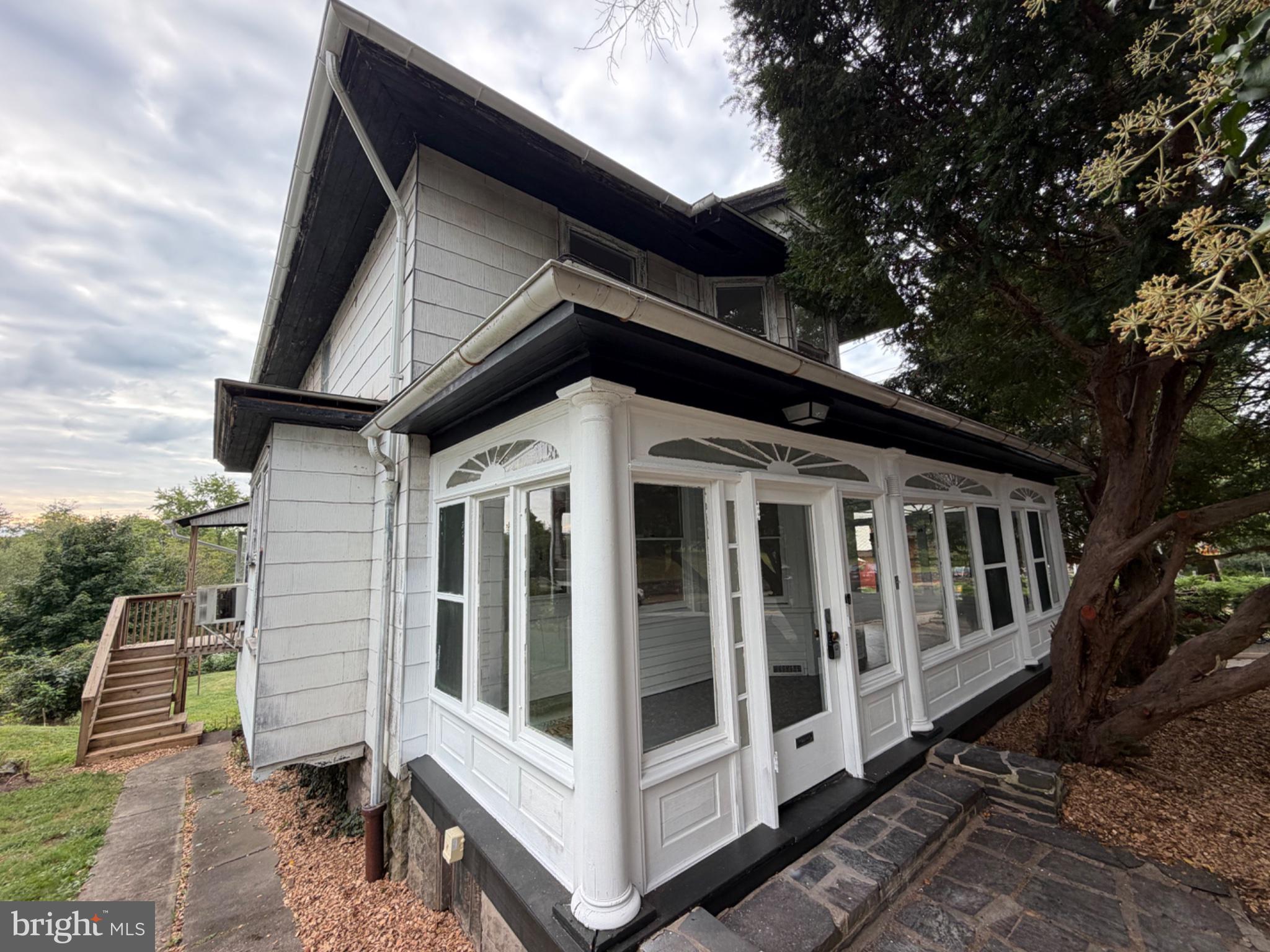 140 E WALNUT STREET