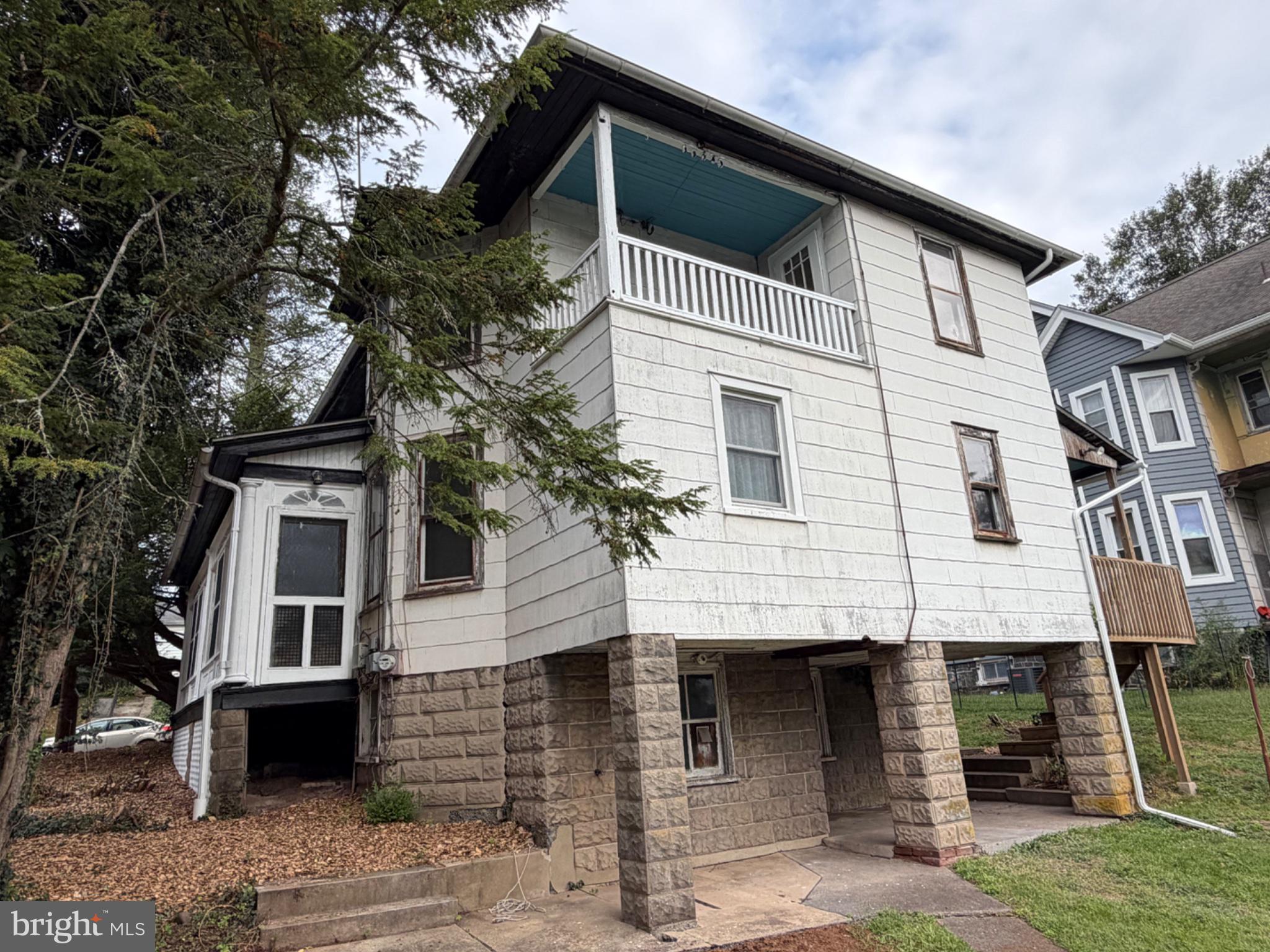 140 E WALNUT STREET