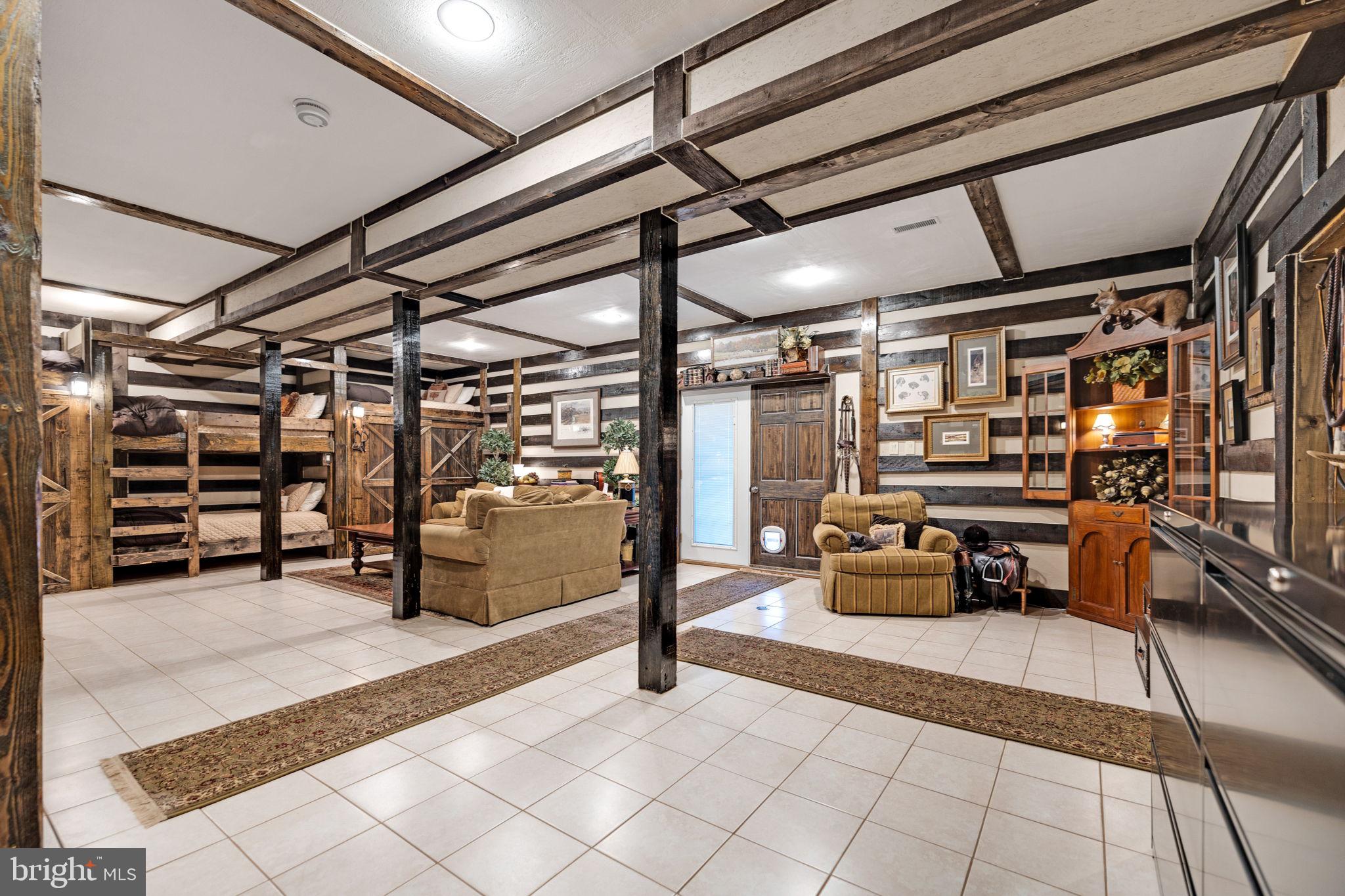 SKYLINE LAKES - Residential