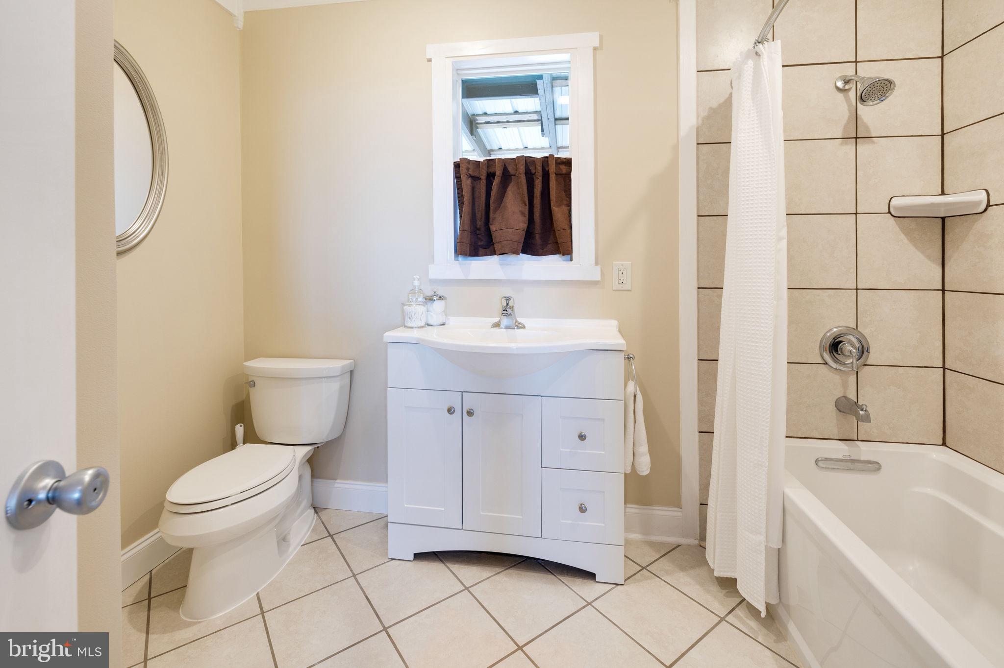 SKYLINE LAKES - Residential