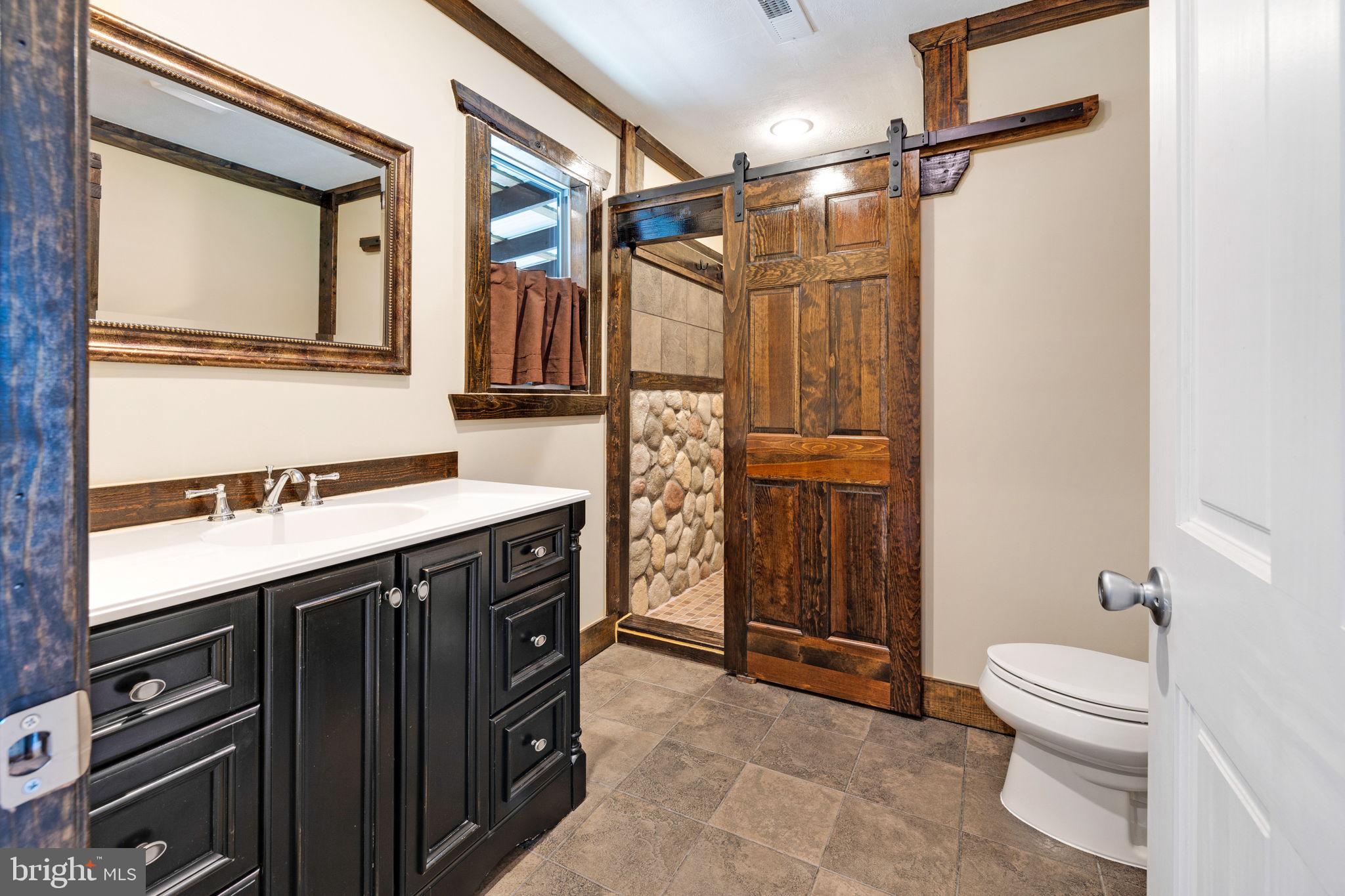 SKYLINE LAKES - Residential