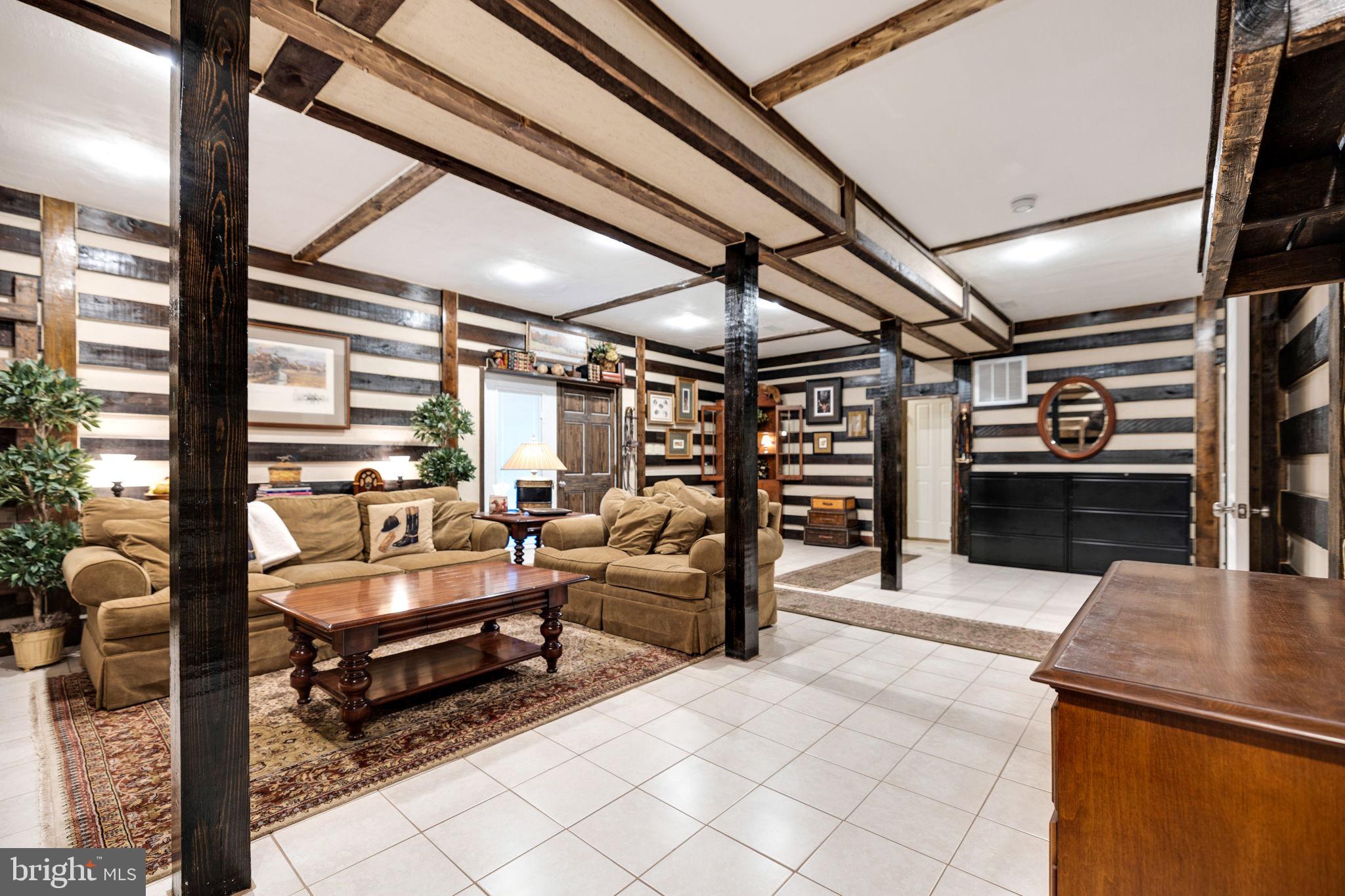 SKYLINE LAKES - Residential