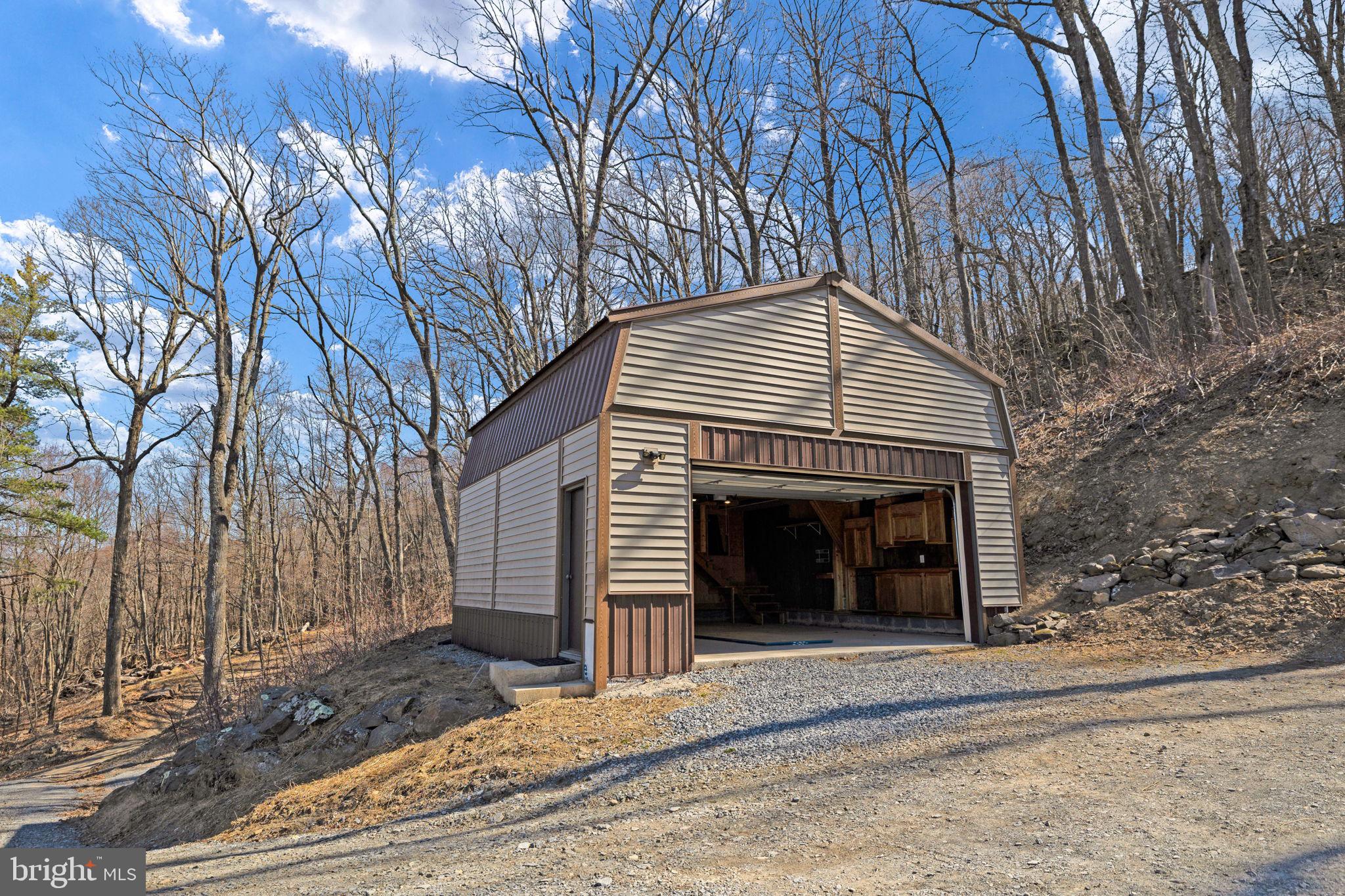 SKYLINE LAKES - Residential