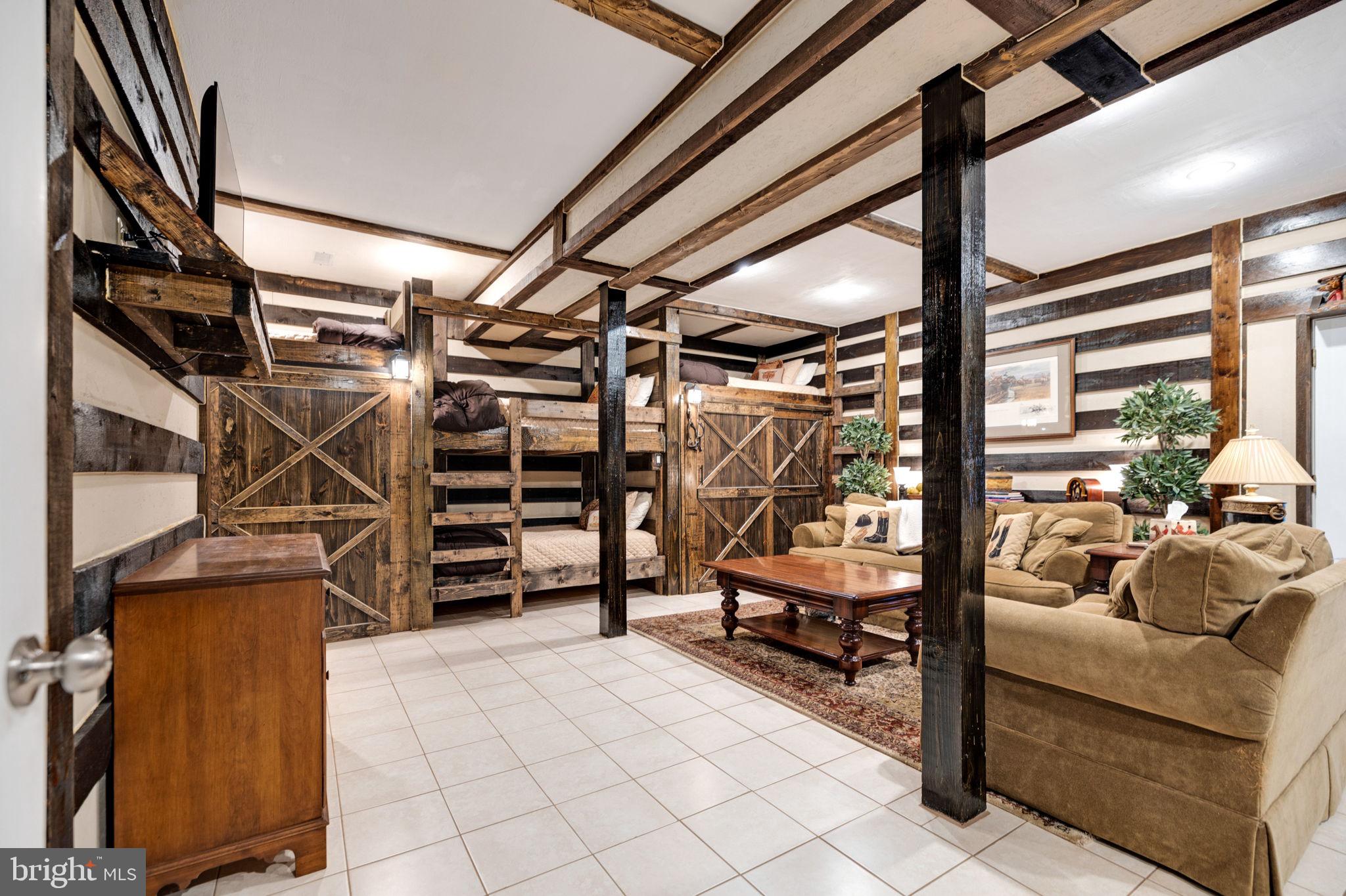 SKYLINE LAKES - Residential