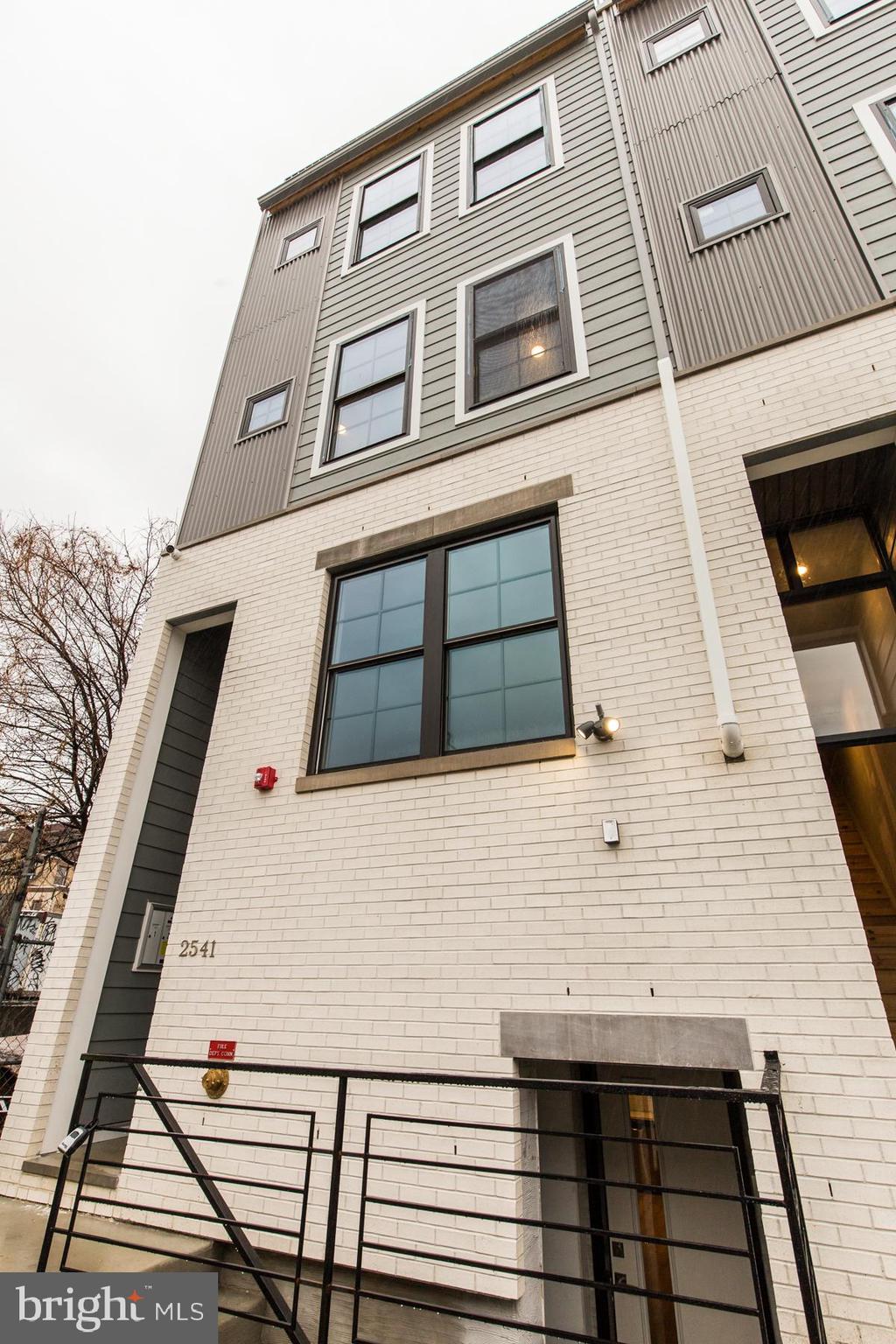 KENSINGTON - Residential Lease