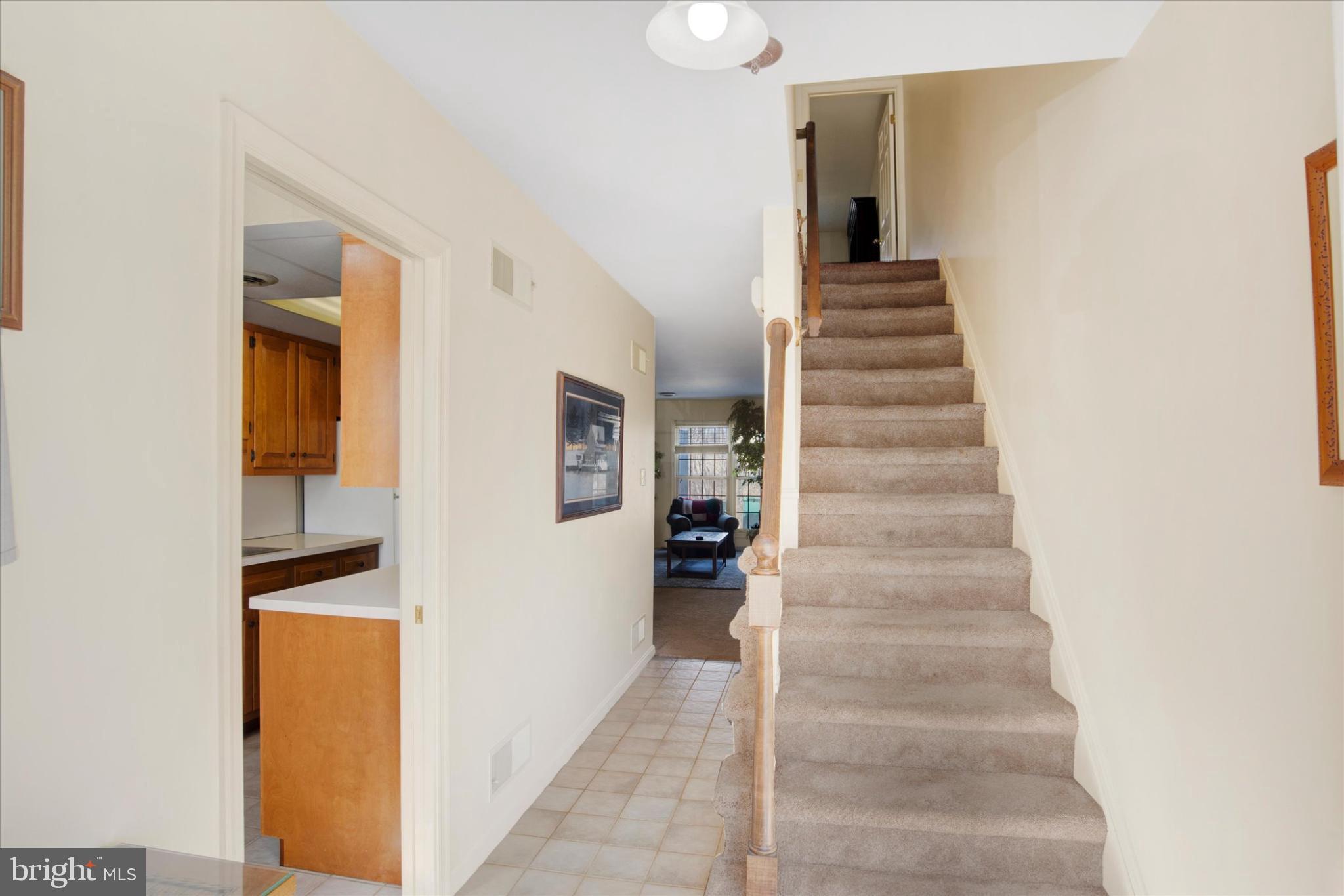 STANFORD COURT - Residential