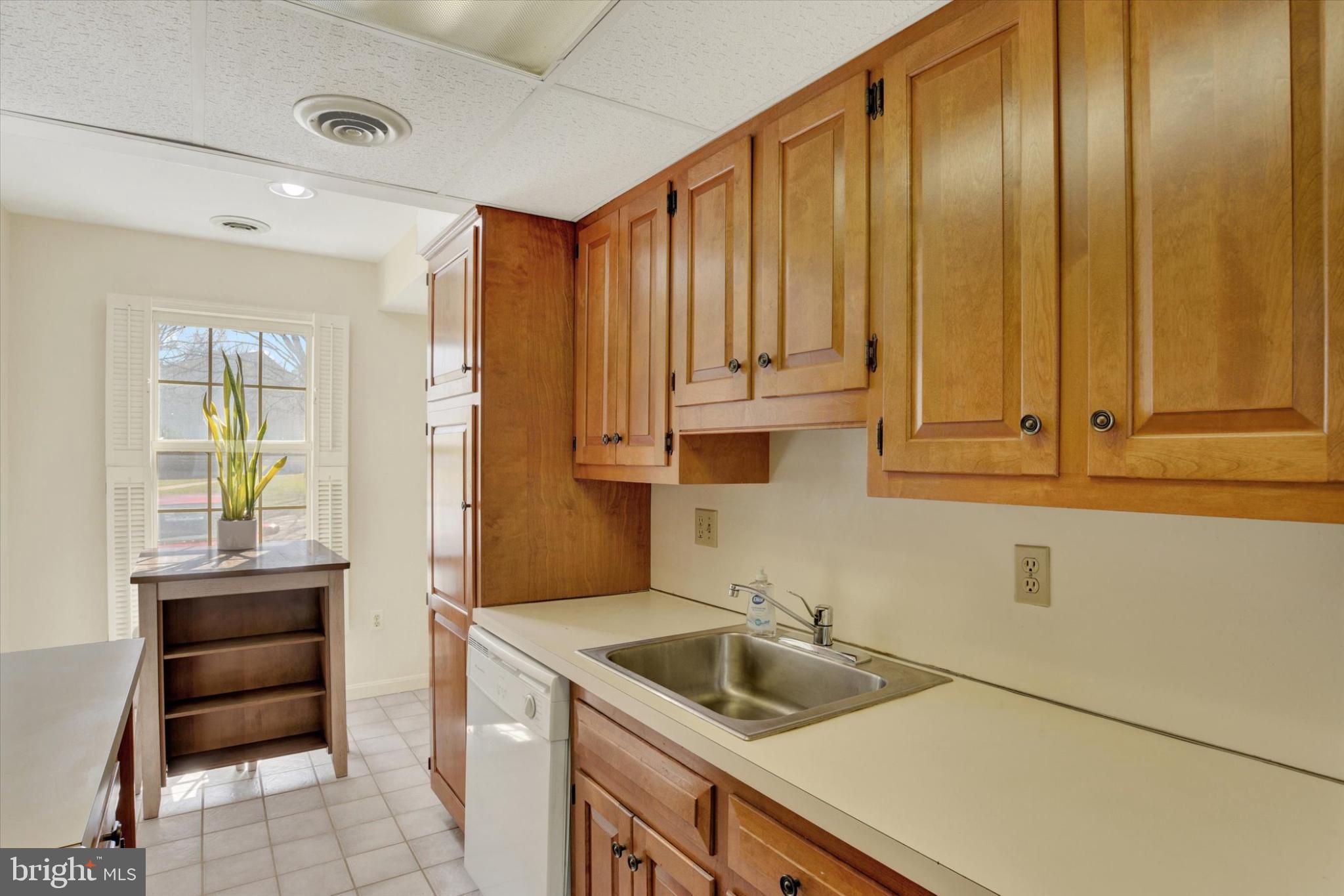 STANFORD COURT - Residential