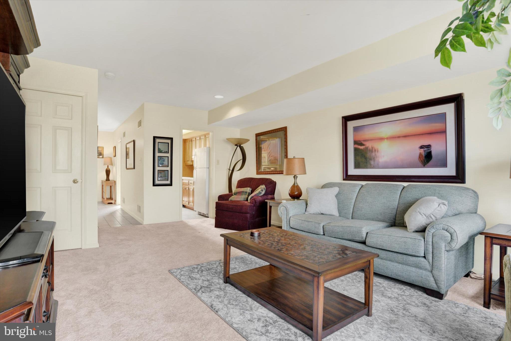 STANFORD COURT - Residential