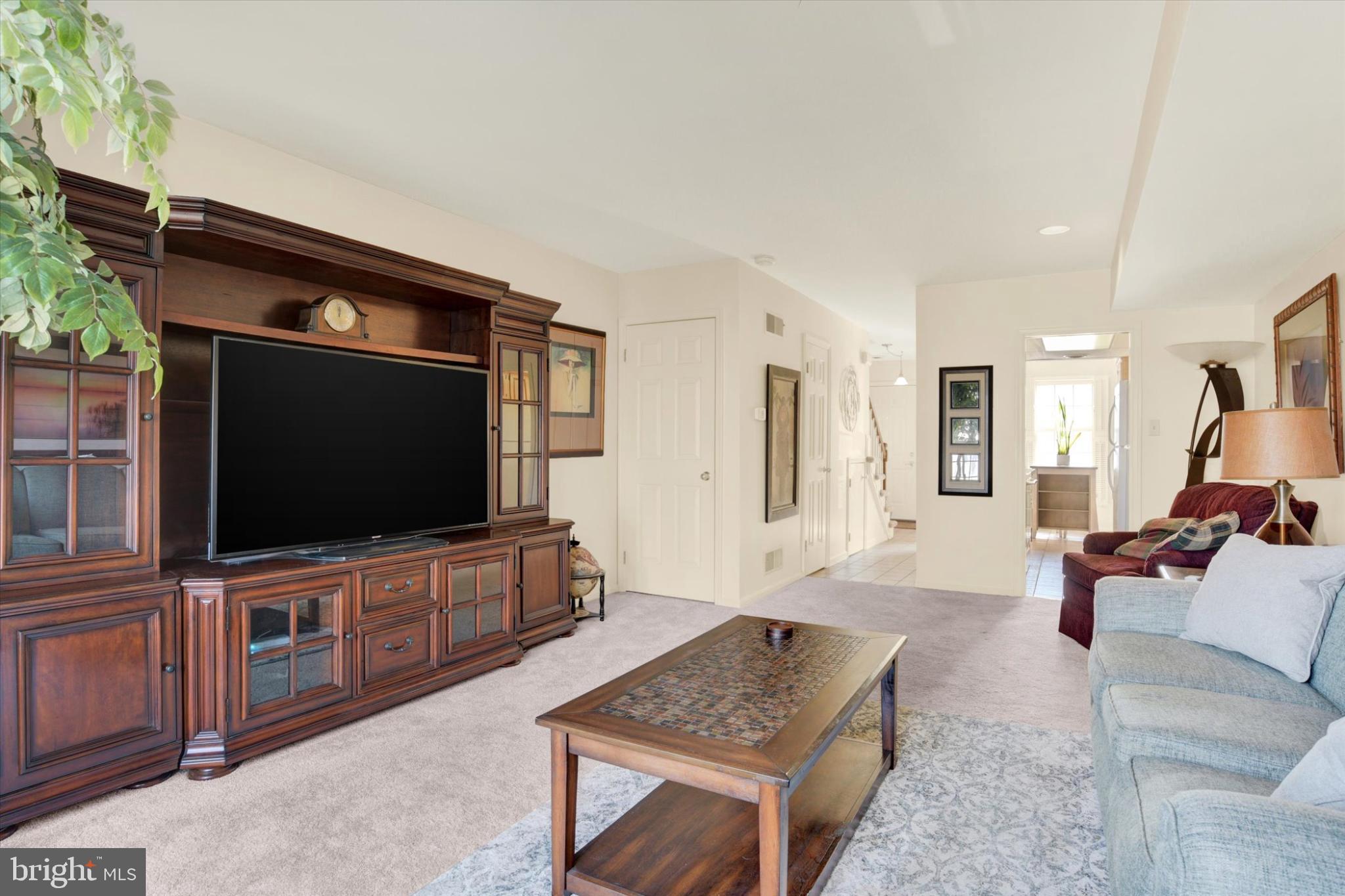 STANFORD COURT - Residential