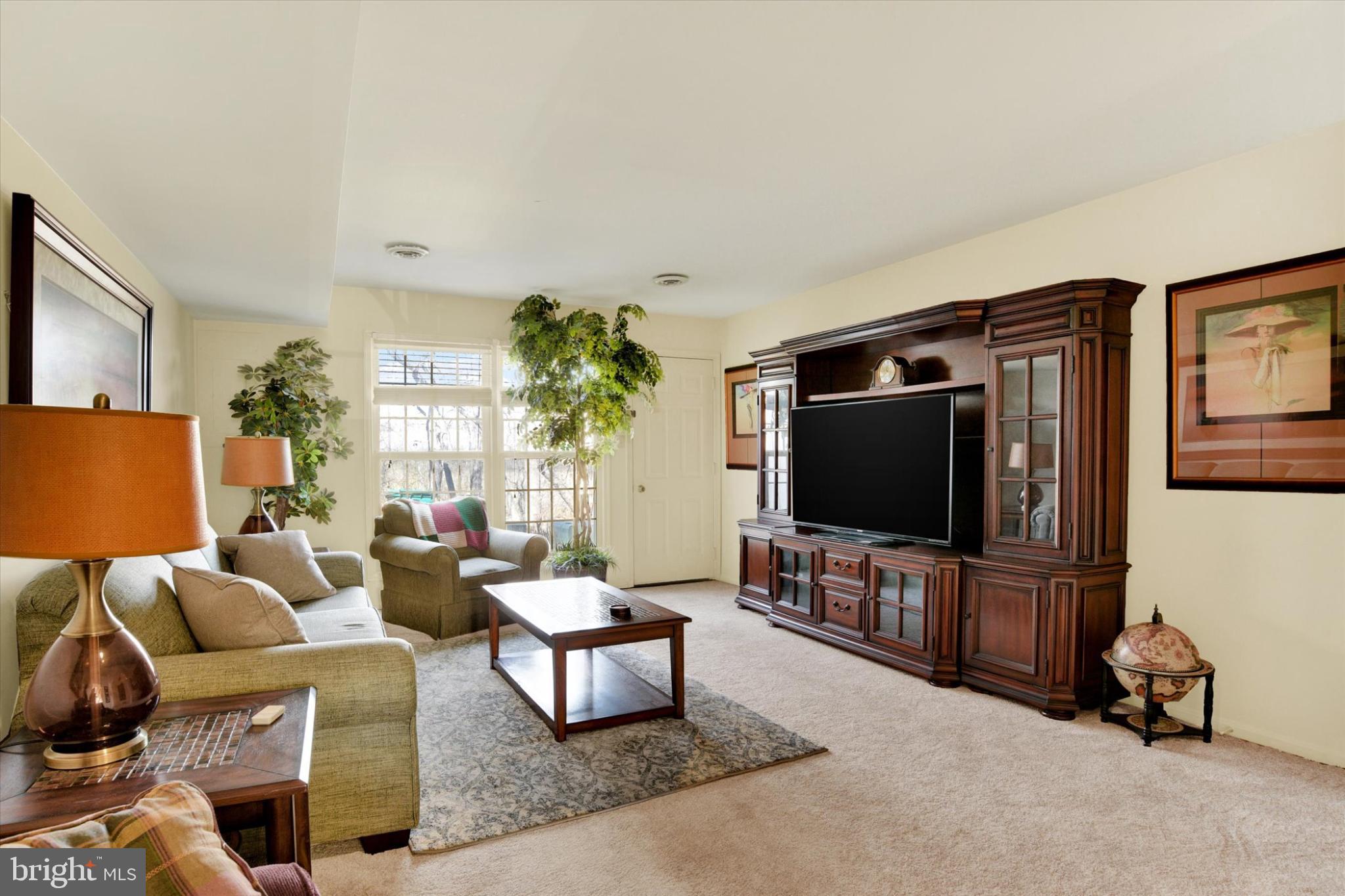 STANFORD COURT - Residential