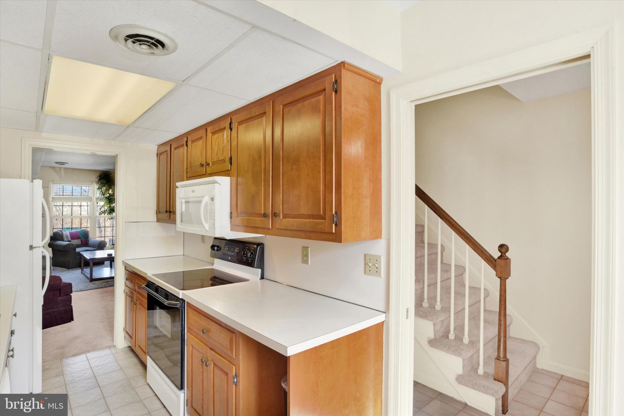 STANFORD COURT - Residential