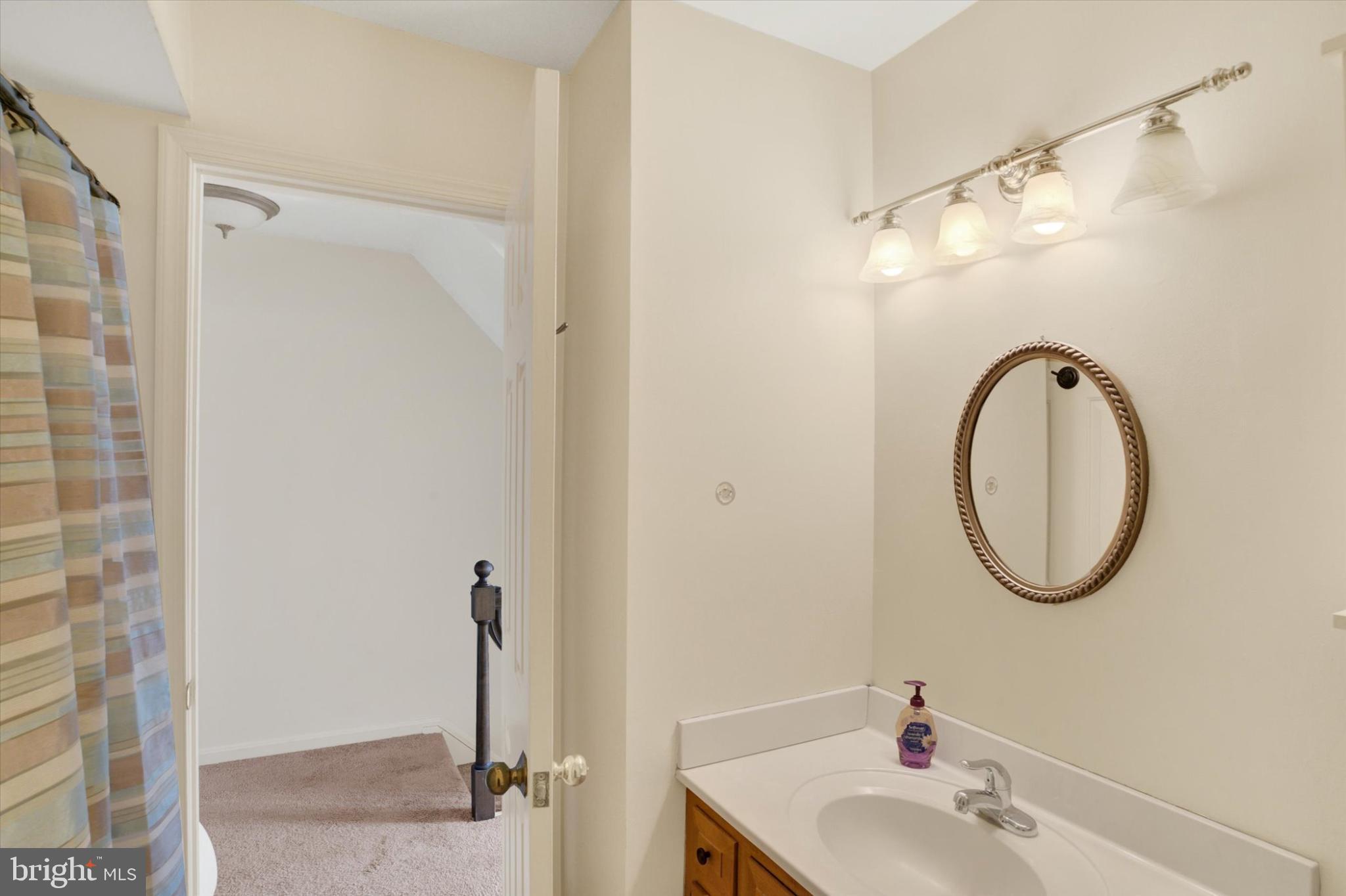 STANFORD COURT - Residential