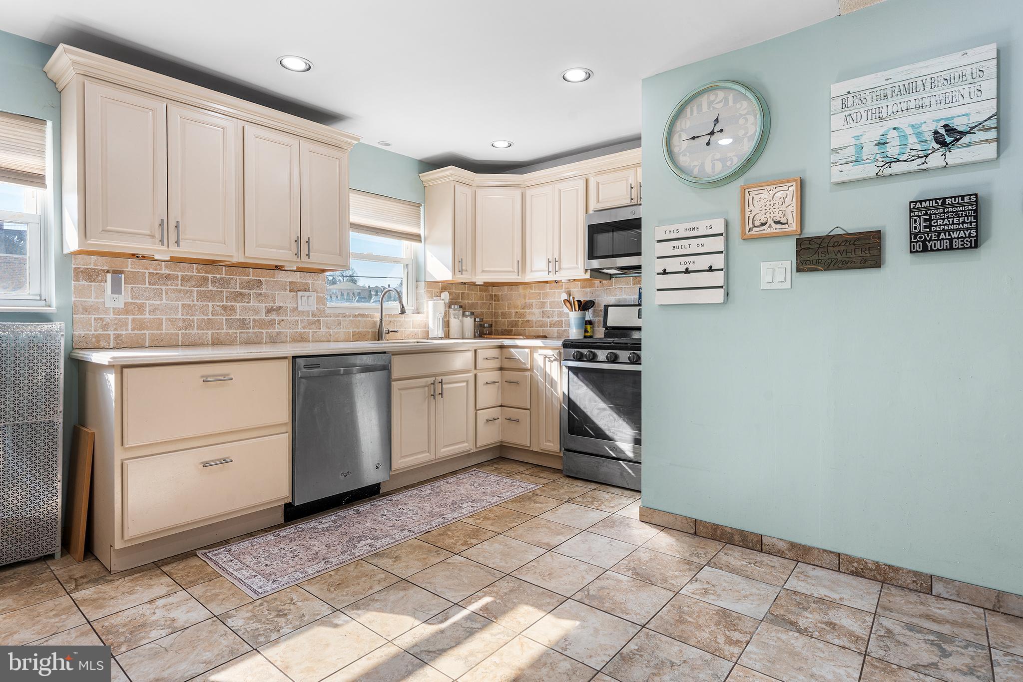 ROXBOROUGH - Residential