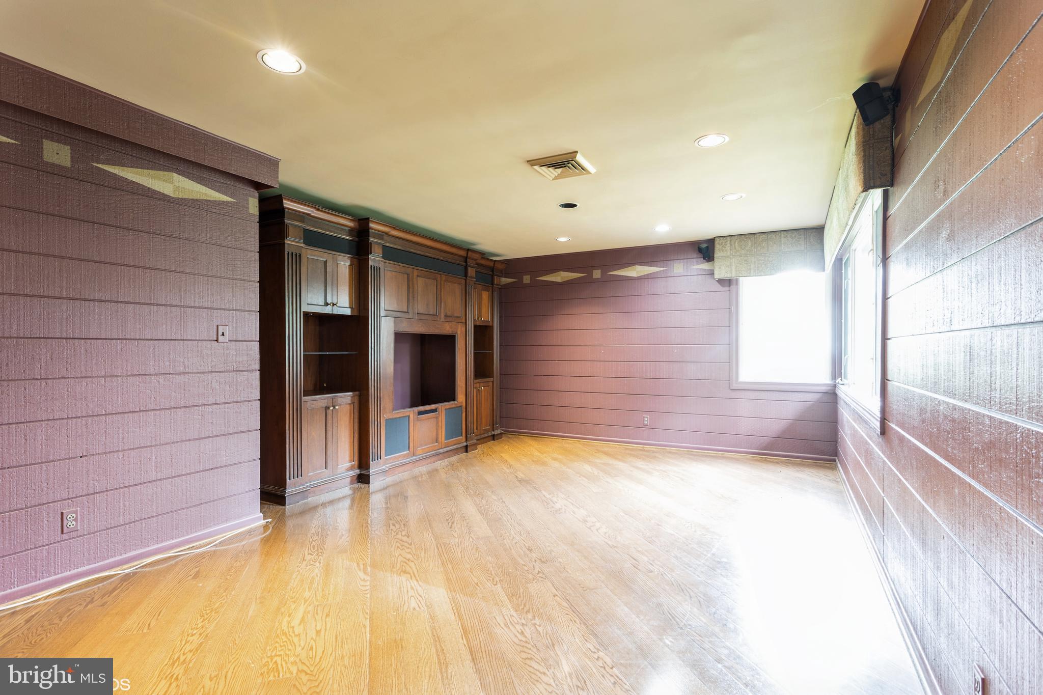 LONG MEADOW ESTATES - Residential