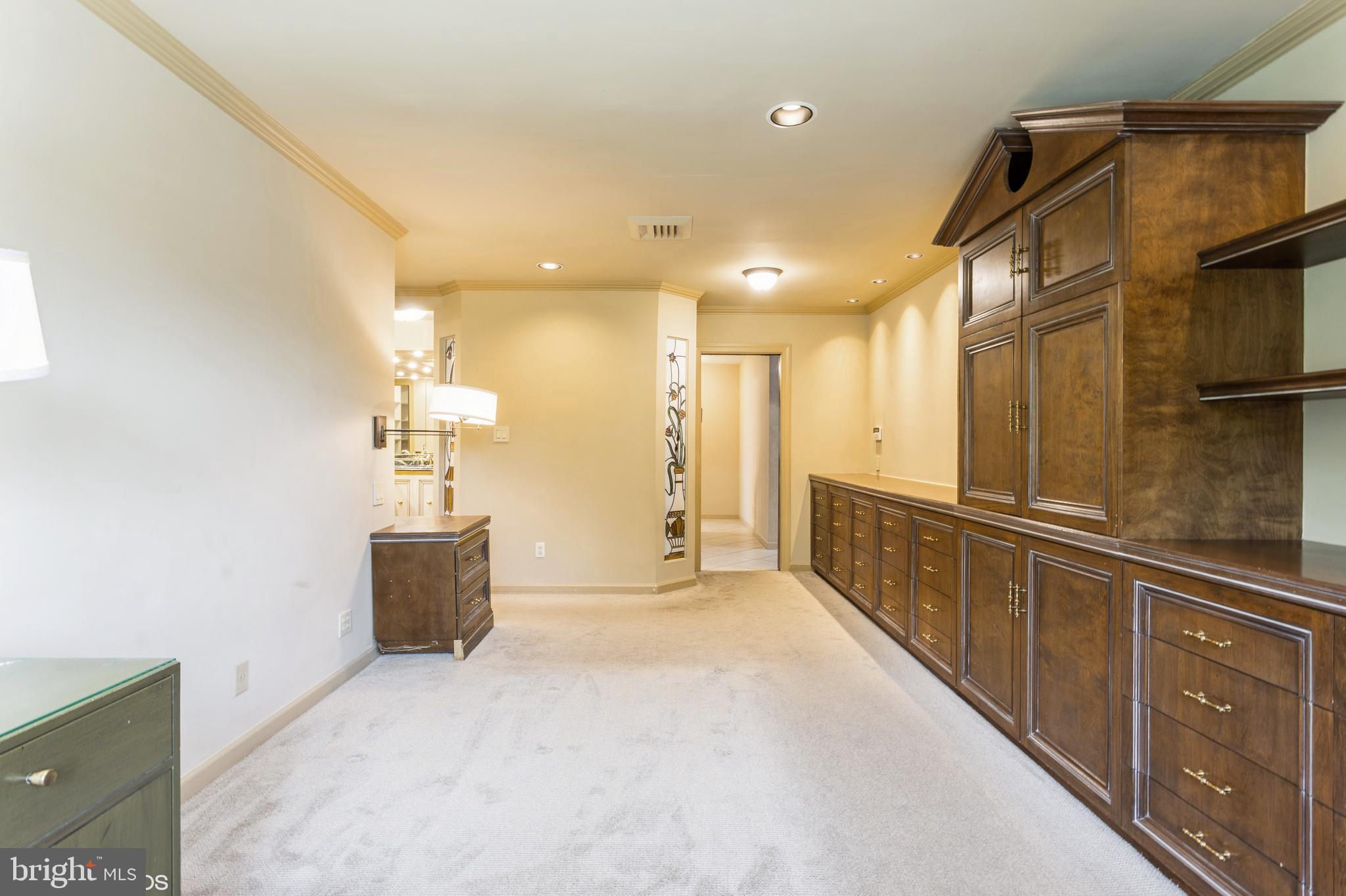 LONG MEADOW ESTATES - Residential