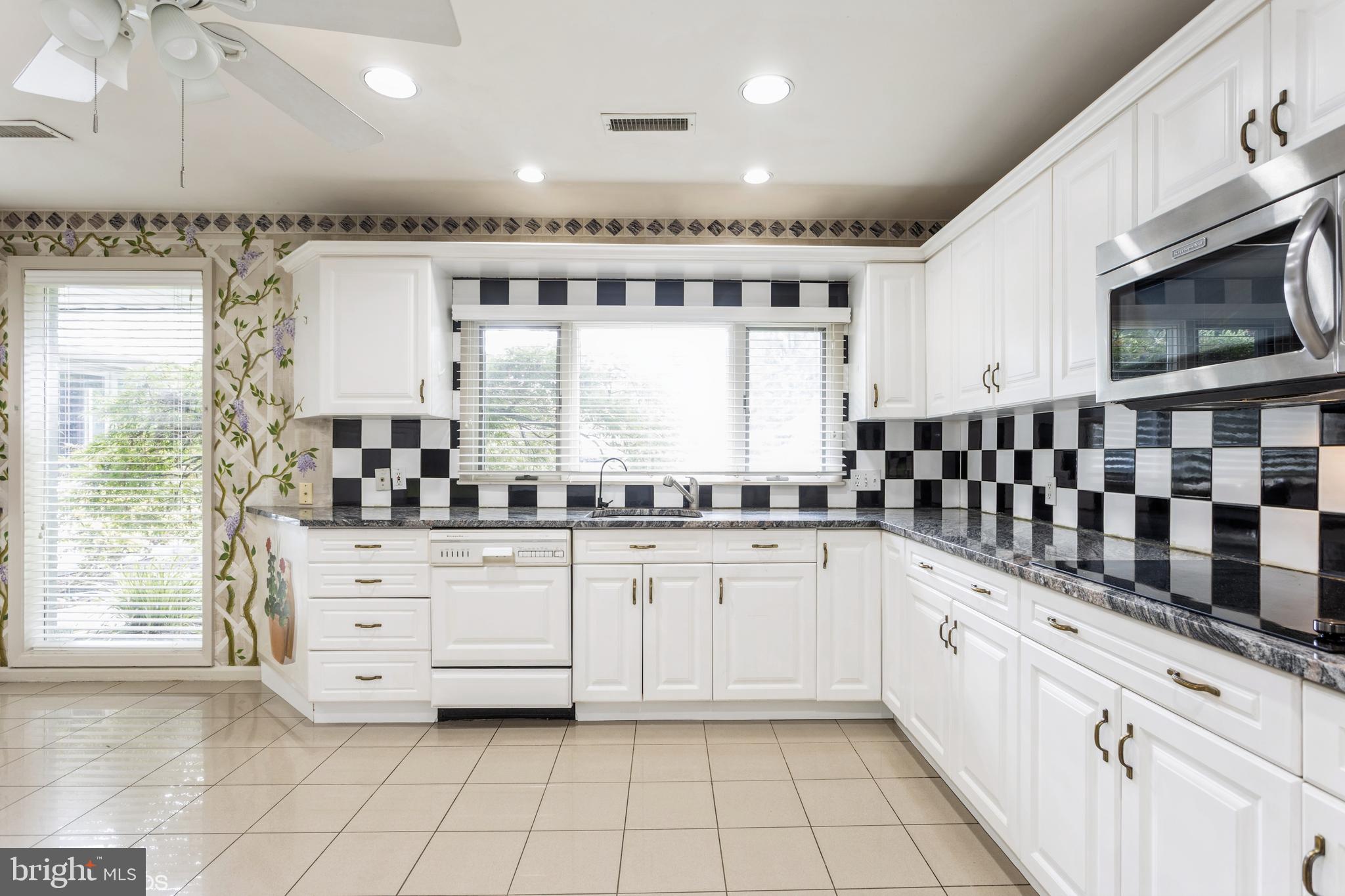 LONG MEADOW ESTATES - Residential