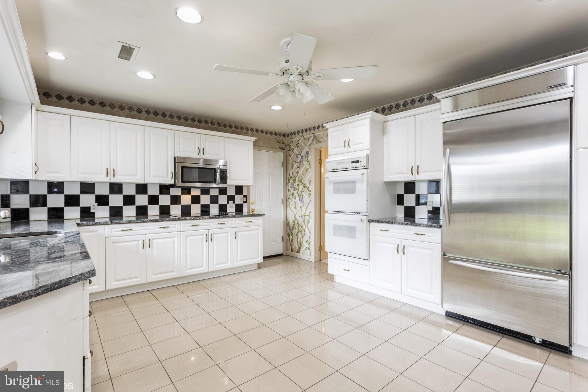 LONG MEADOW ESTATES - Residential
