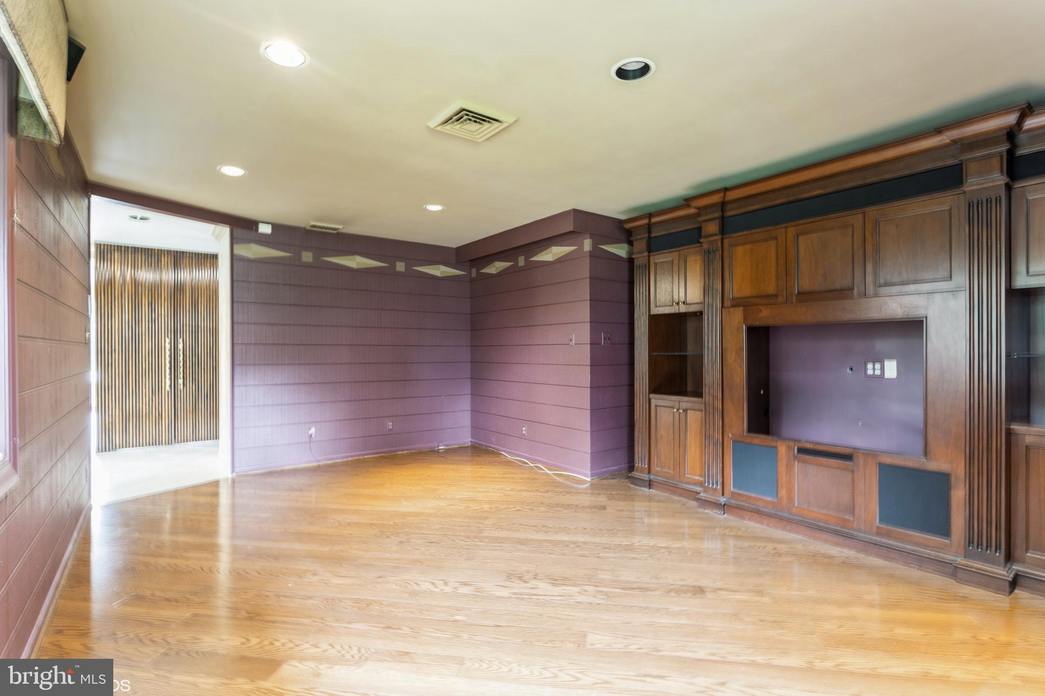 LONG MEADOW ESTATES - Residential