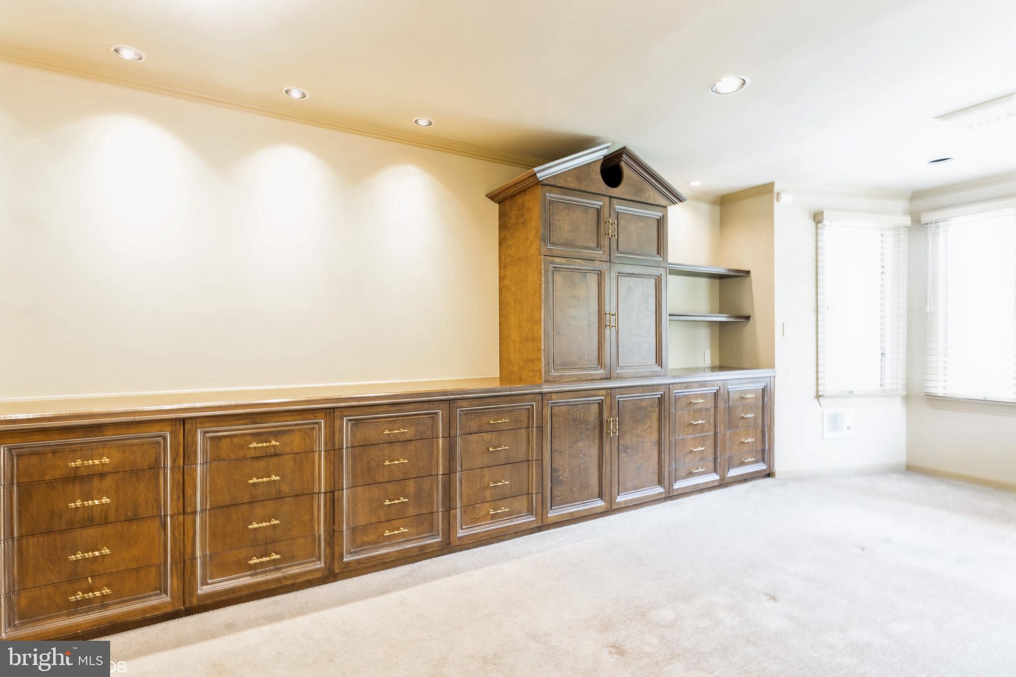 LONG MEADOW ESTATES - Residential