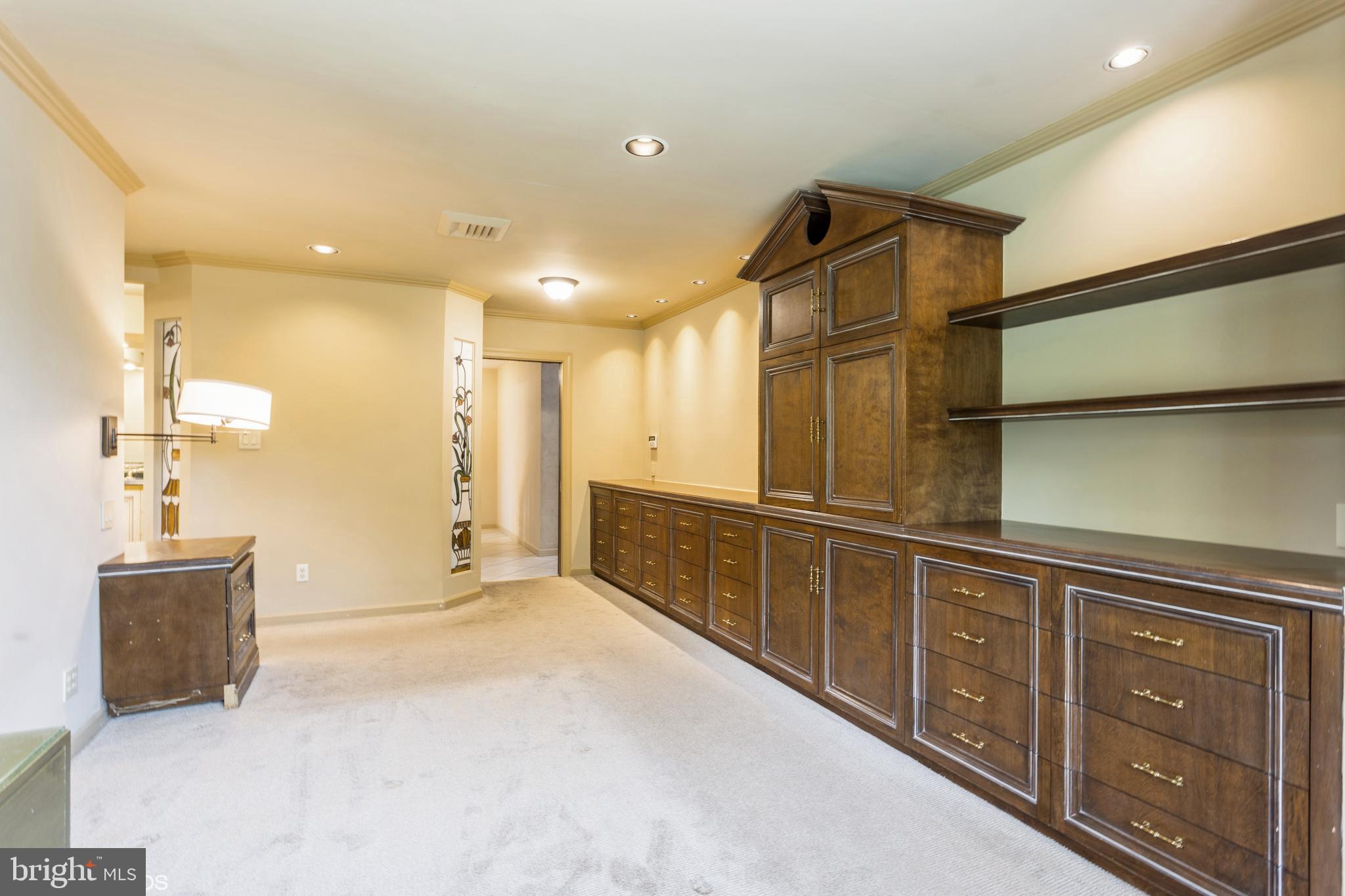 LONG MEADOW ESTATES - Residential