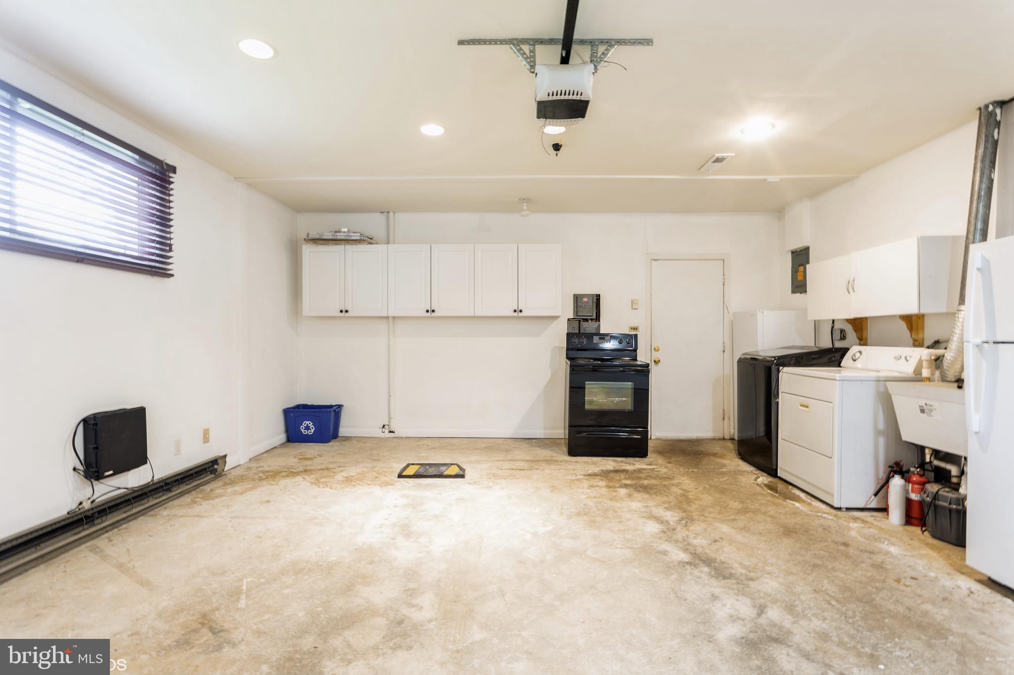 LONG MEADOW ESTATES - Residential