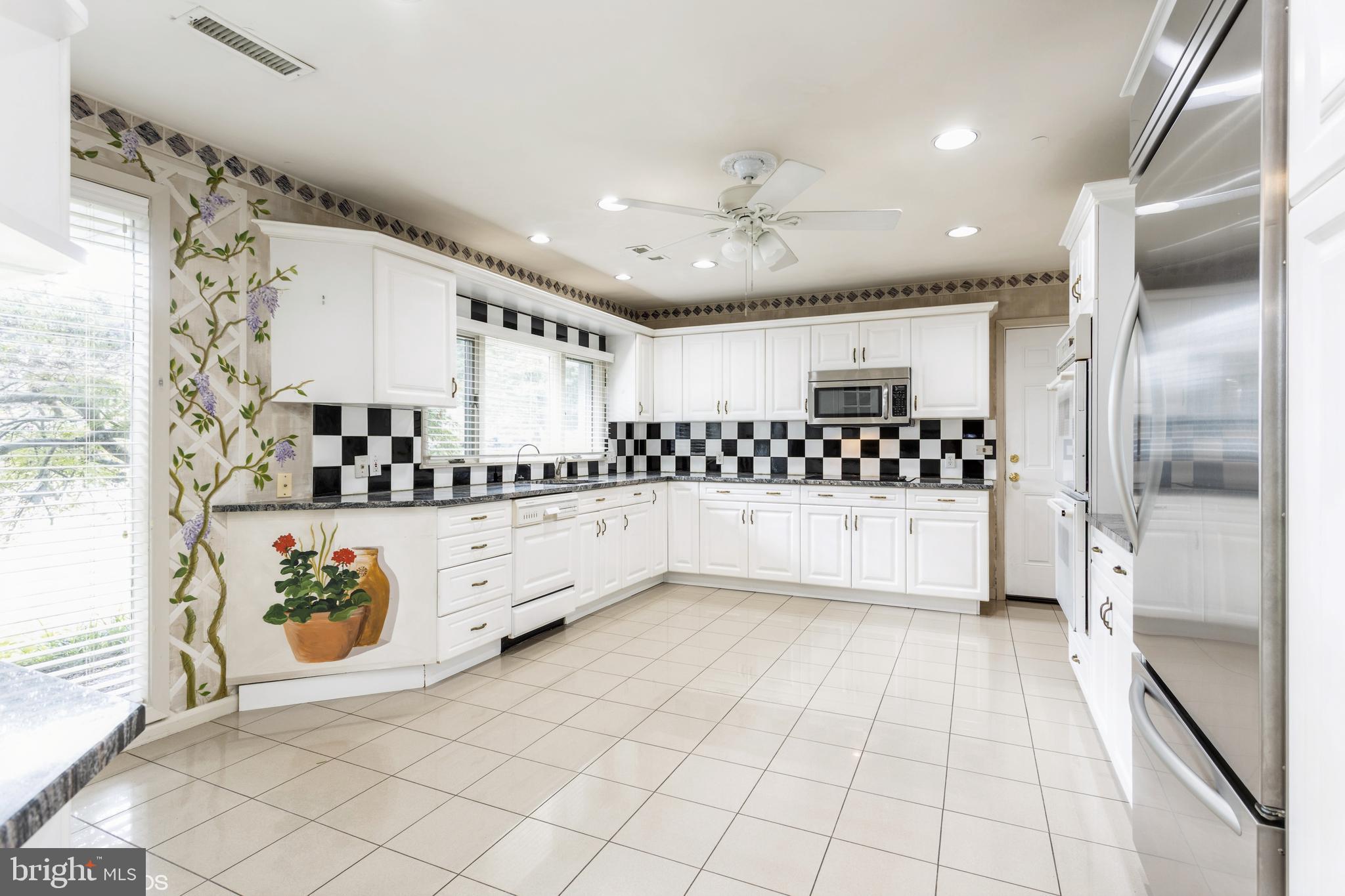 LONG MEADOW ESTATES - Residential