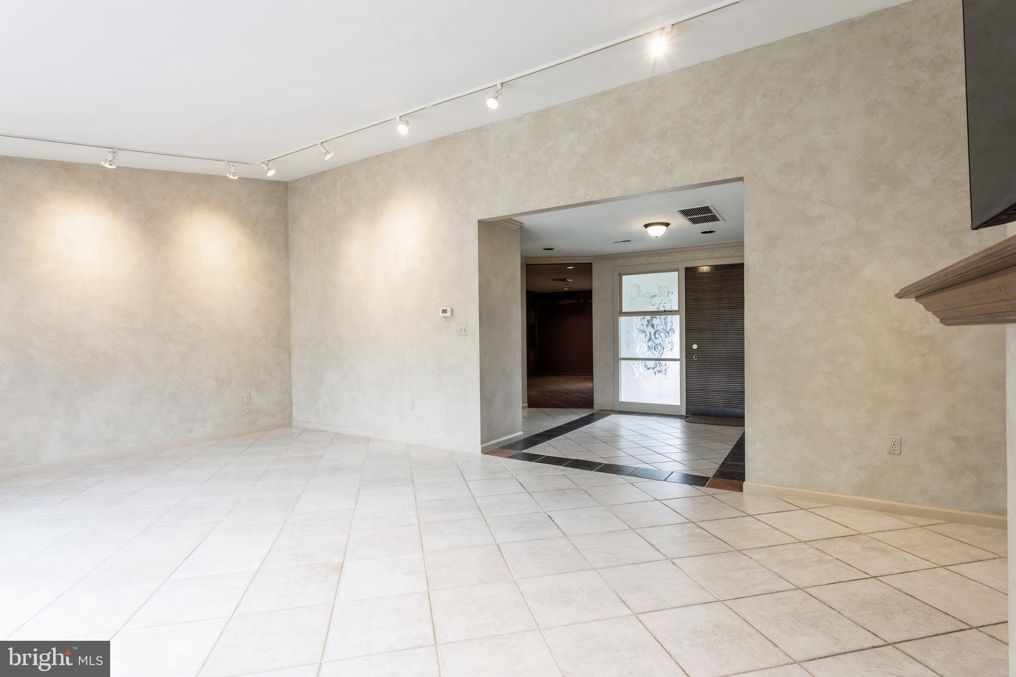 LONG MEADOW ESTATES - Residential