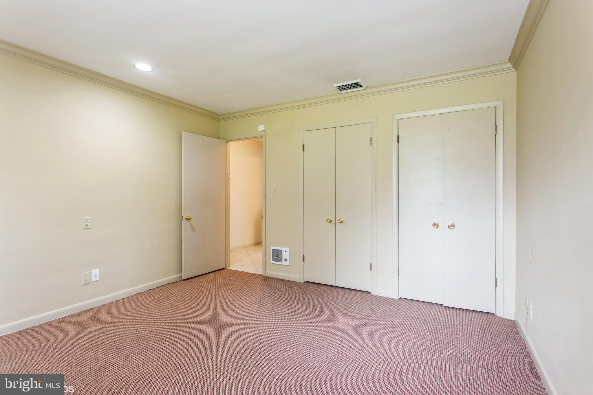 LONG MEADOW ESTATES - Residential
