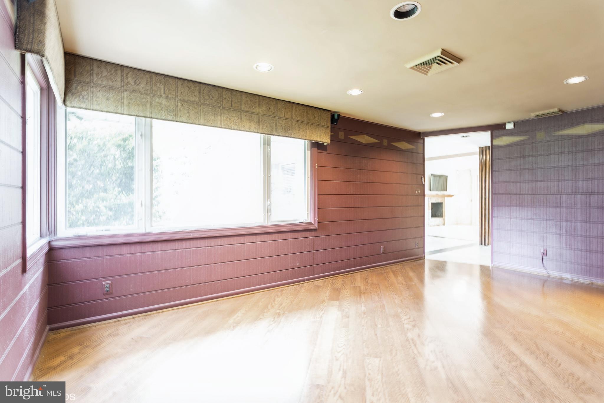 LONG MEADOW ESTATES - Residential