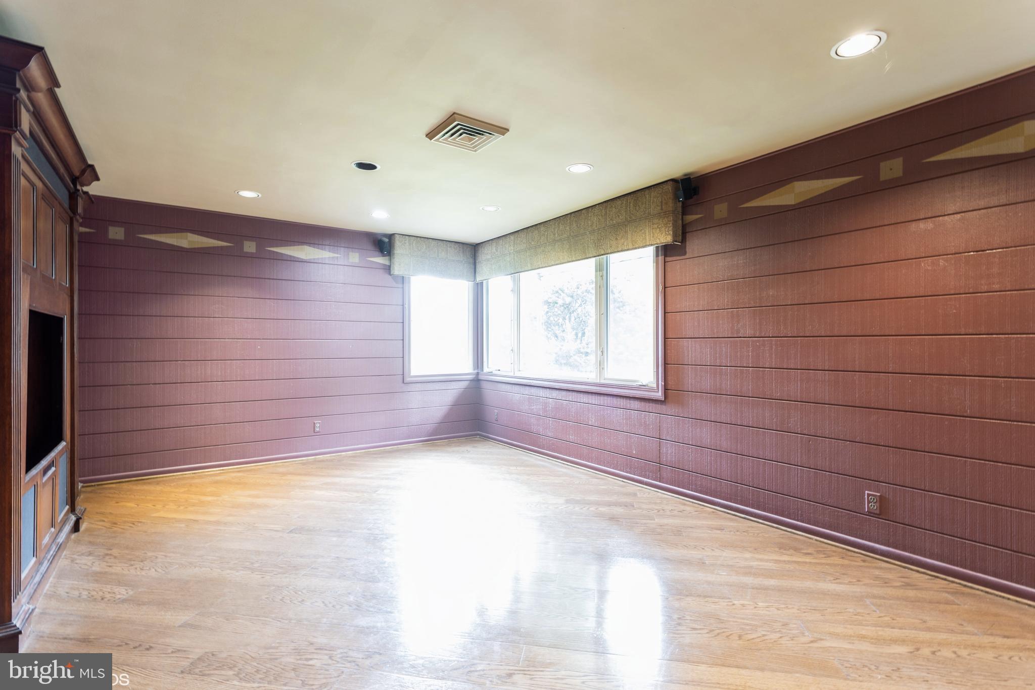 LONG MEADOW ESTATES - Residential