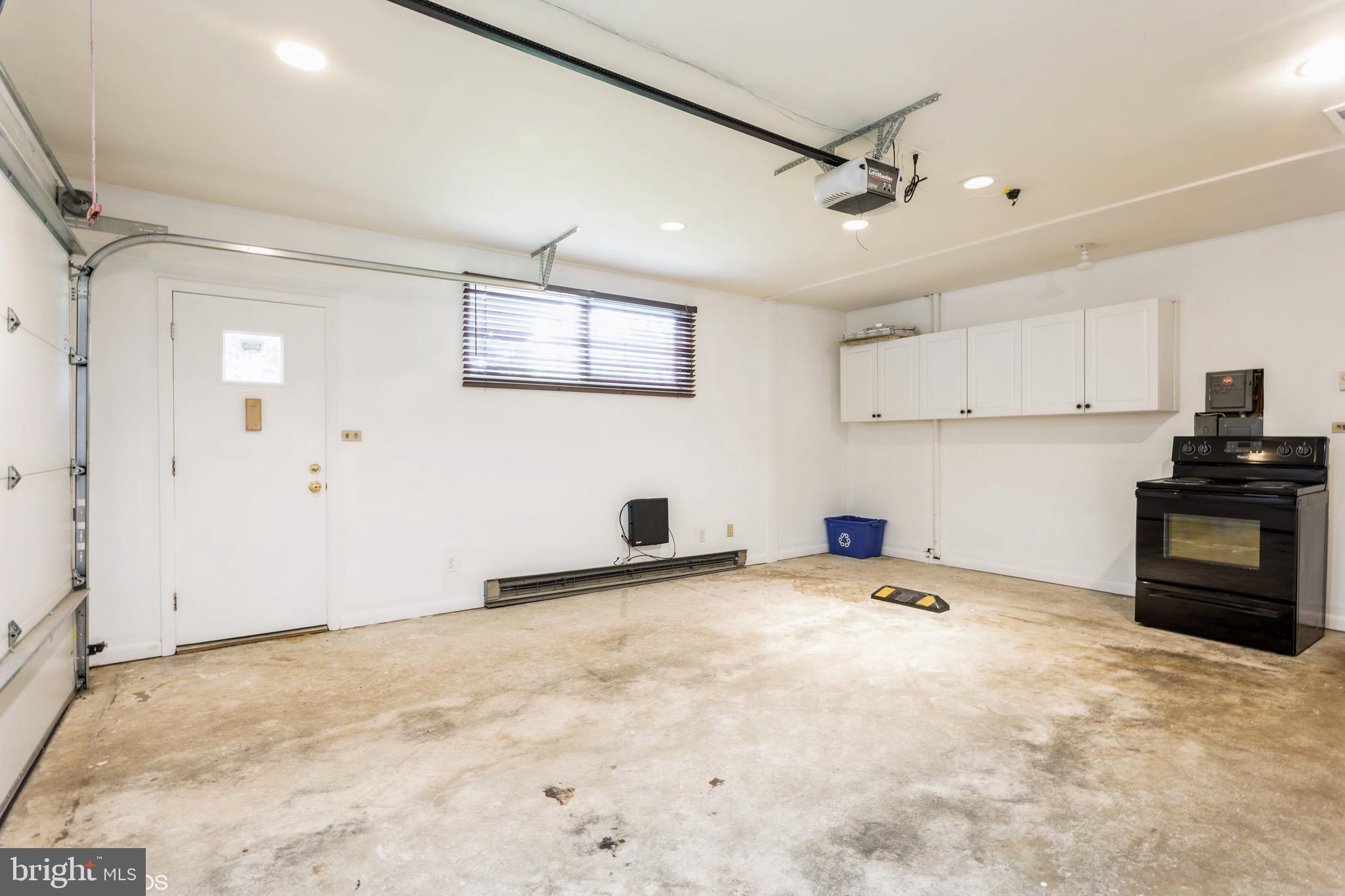 LONG MEADOW ESTATES - Residential