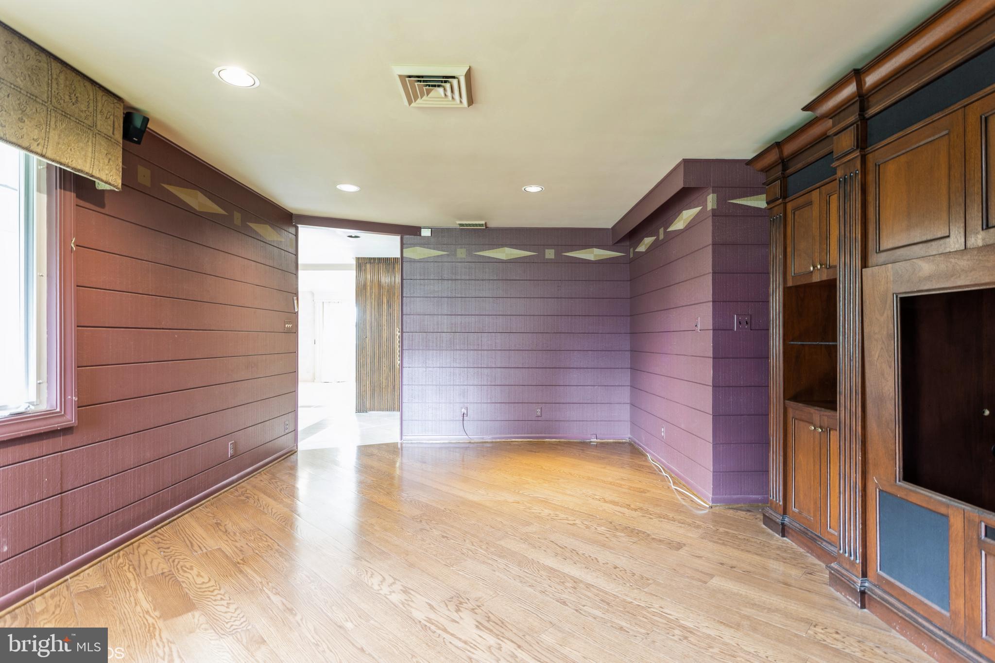 LONG MEADOW ESTATES - Residential