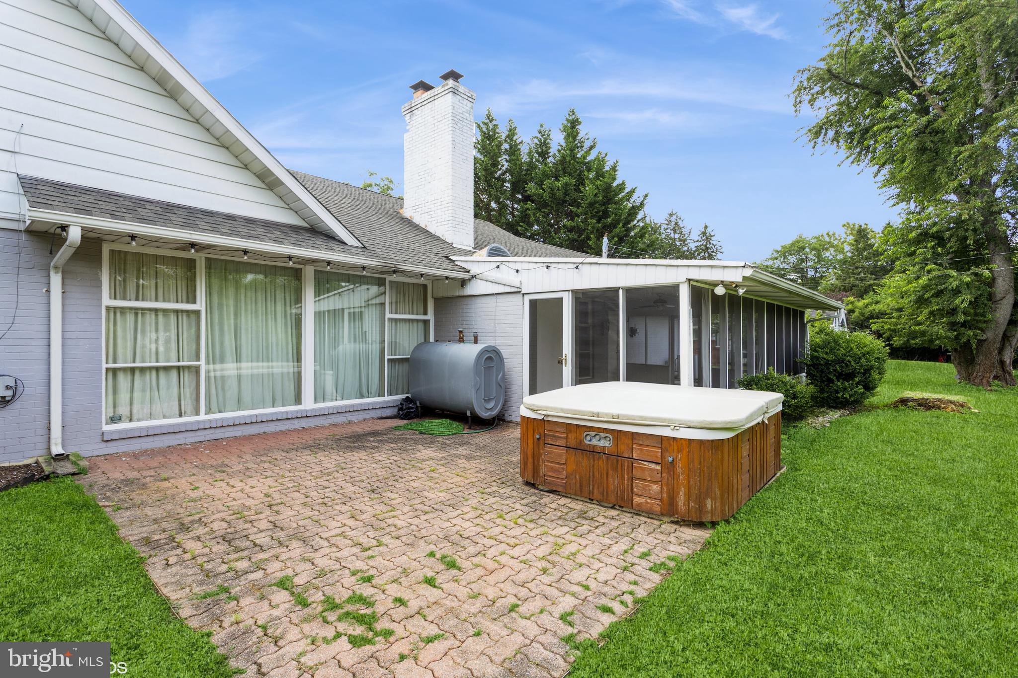 LONG MEADOW ESTATES - Residential