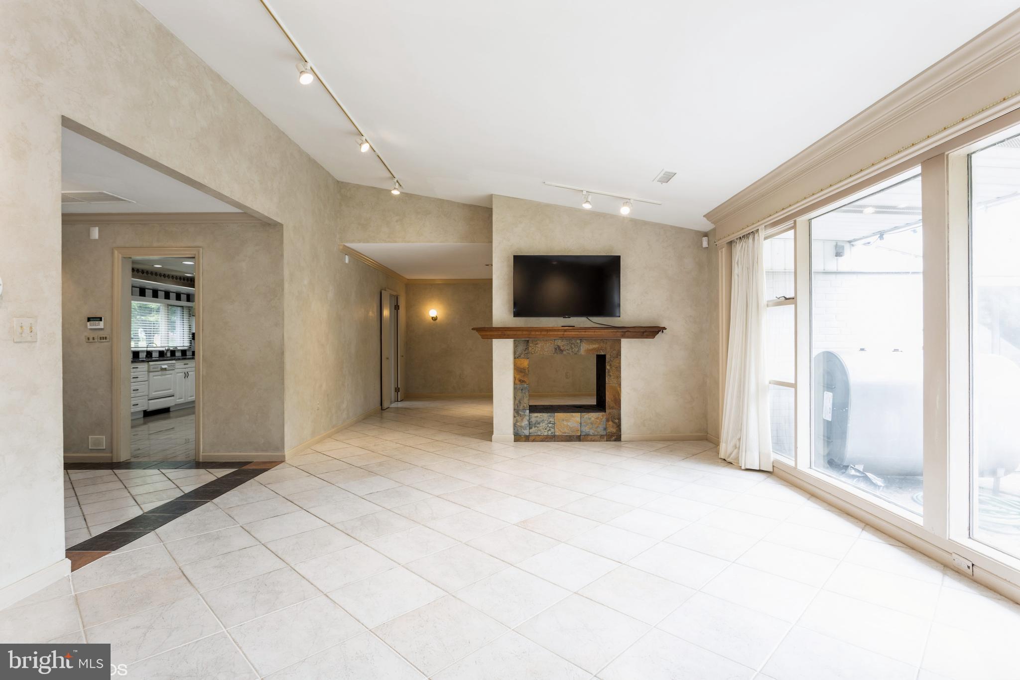 LONG MEADOW ESTATES - Residential