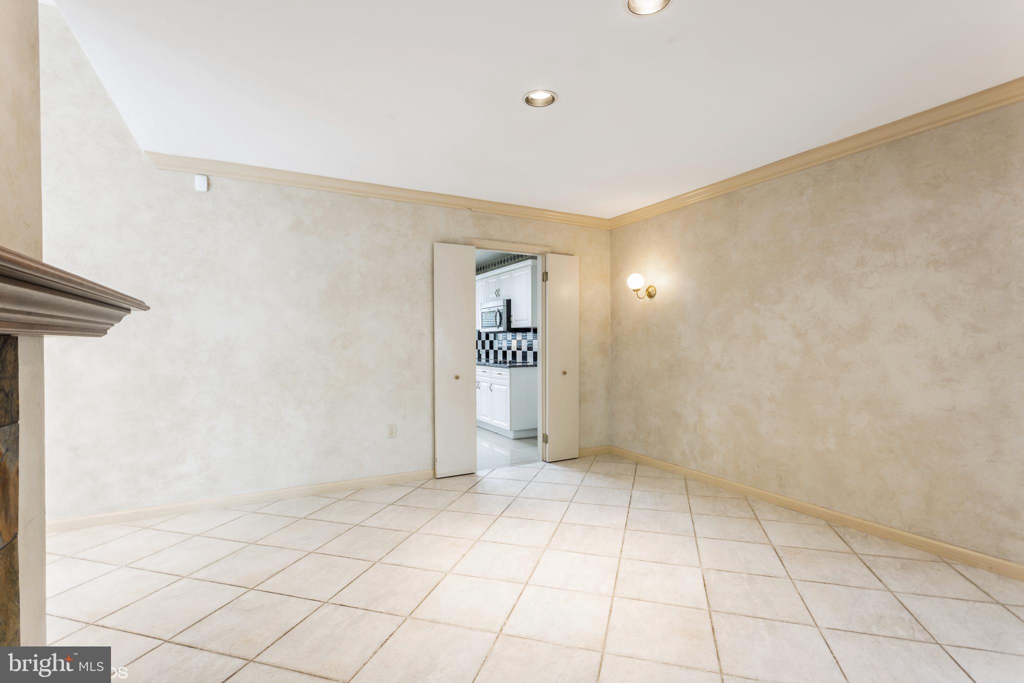 LONG MEADOW ESTATES - Residential