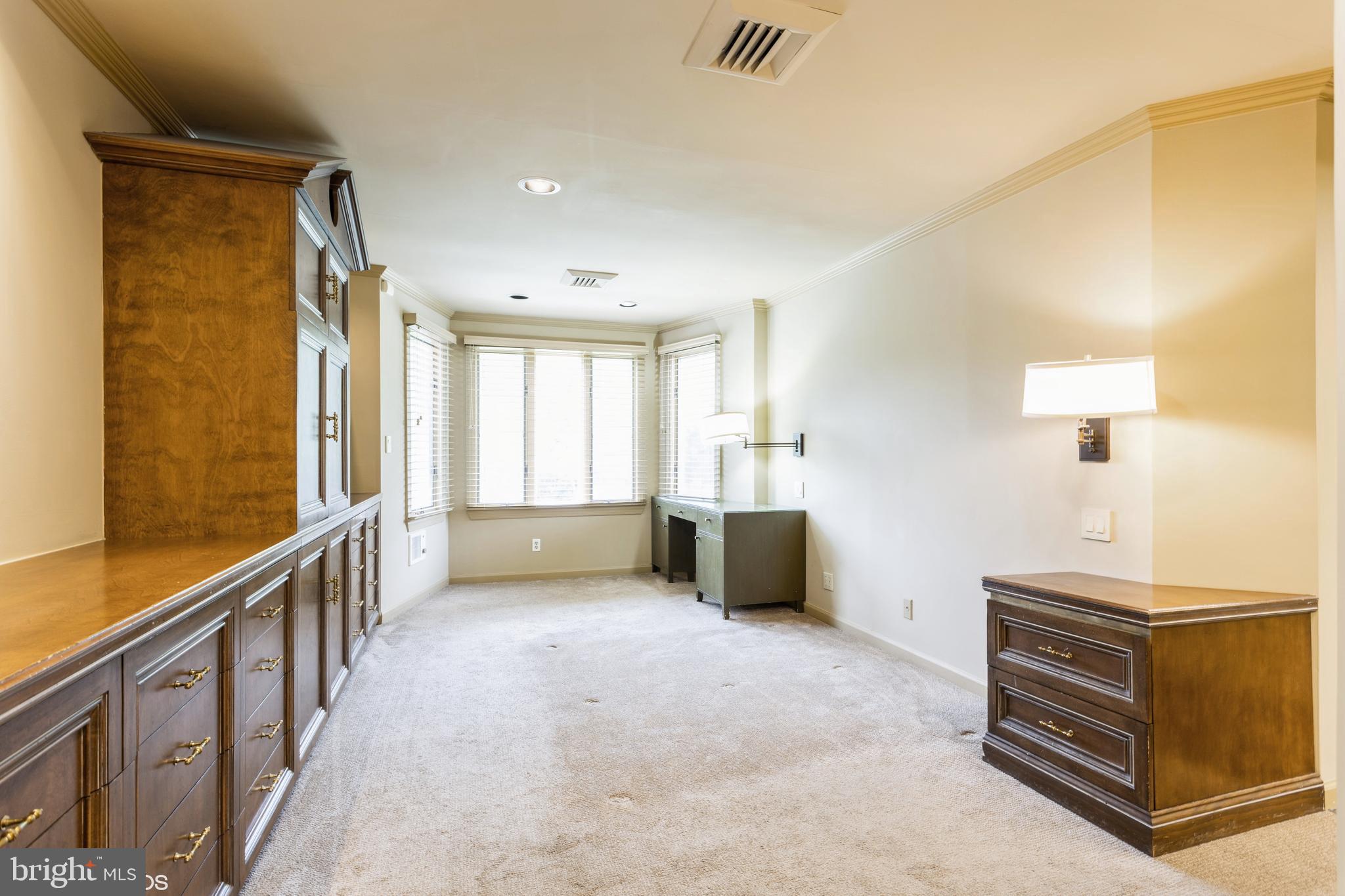 LONG MEADOW ESTATES - Residential