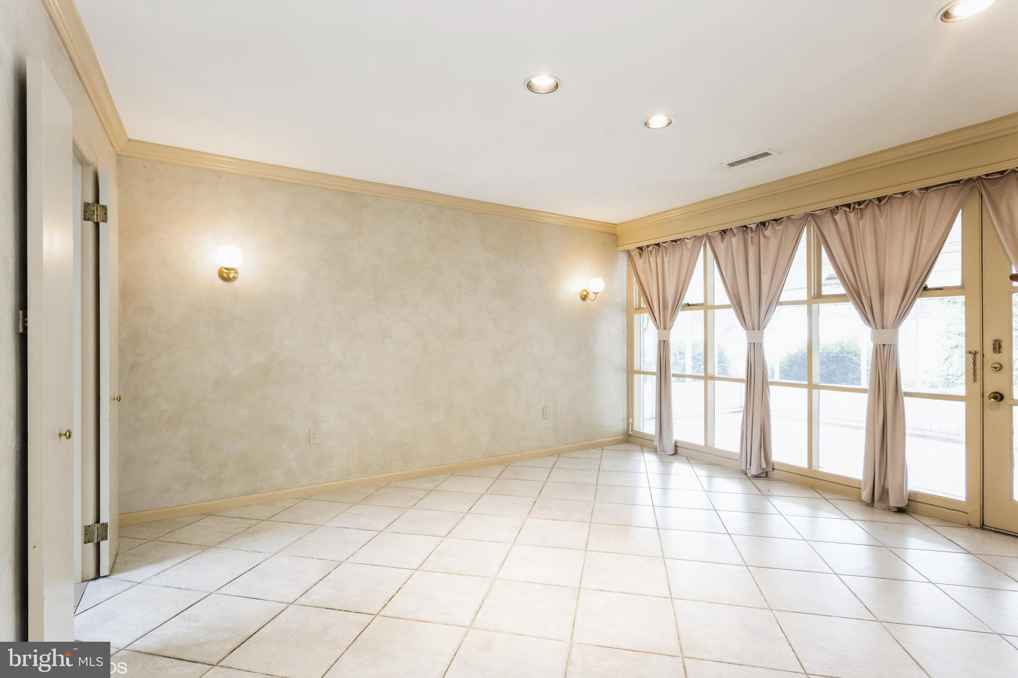 LONG MEADOW ESTATES - Residential