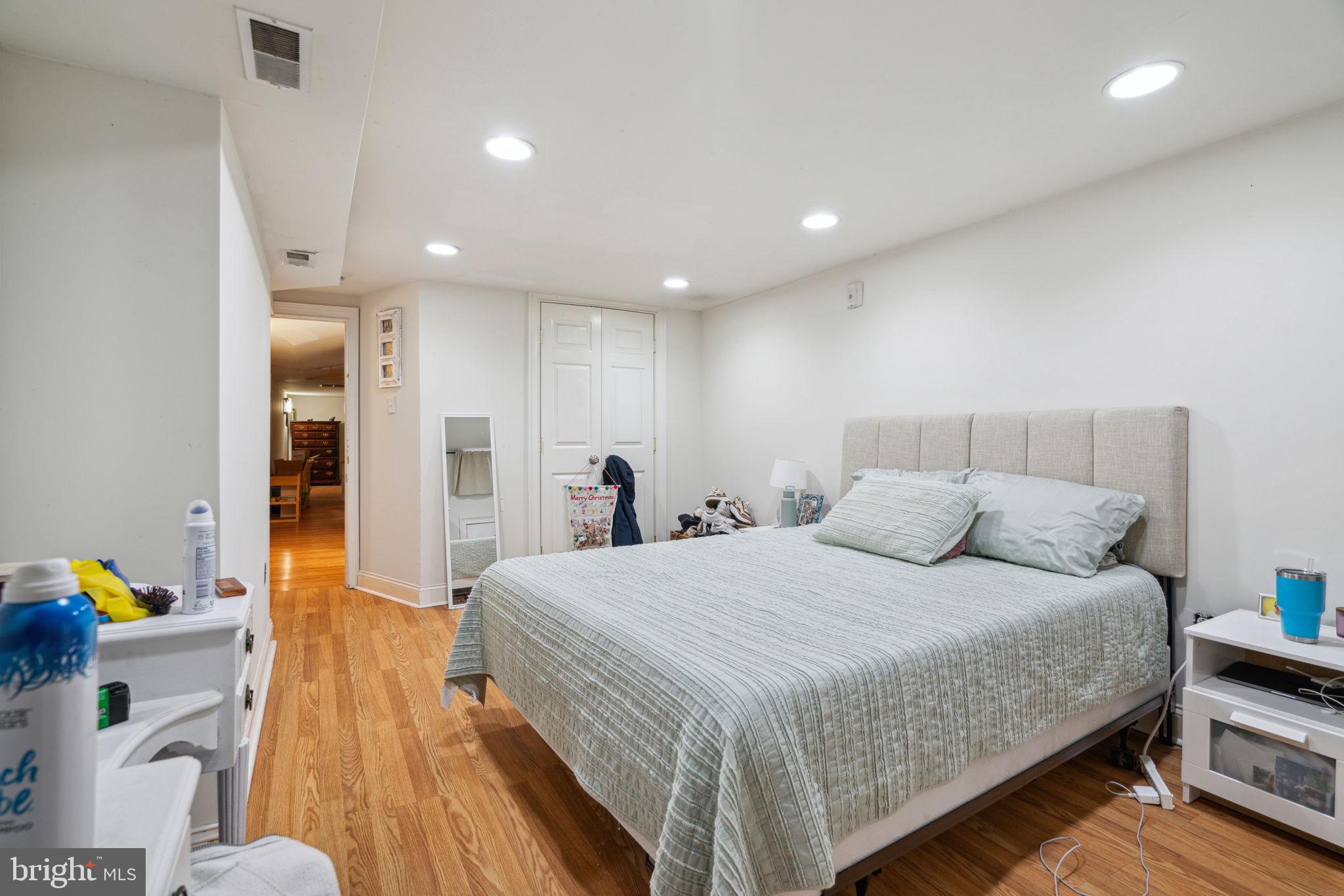 FAIRMOUNT - Commercial Sale