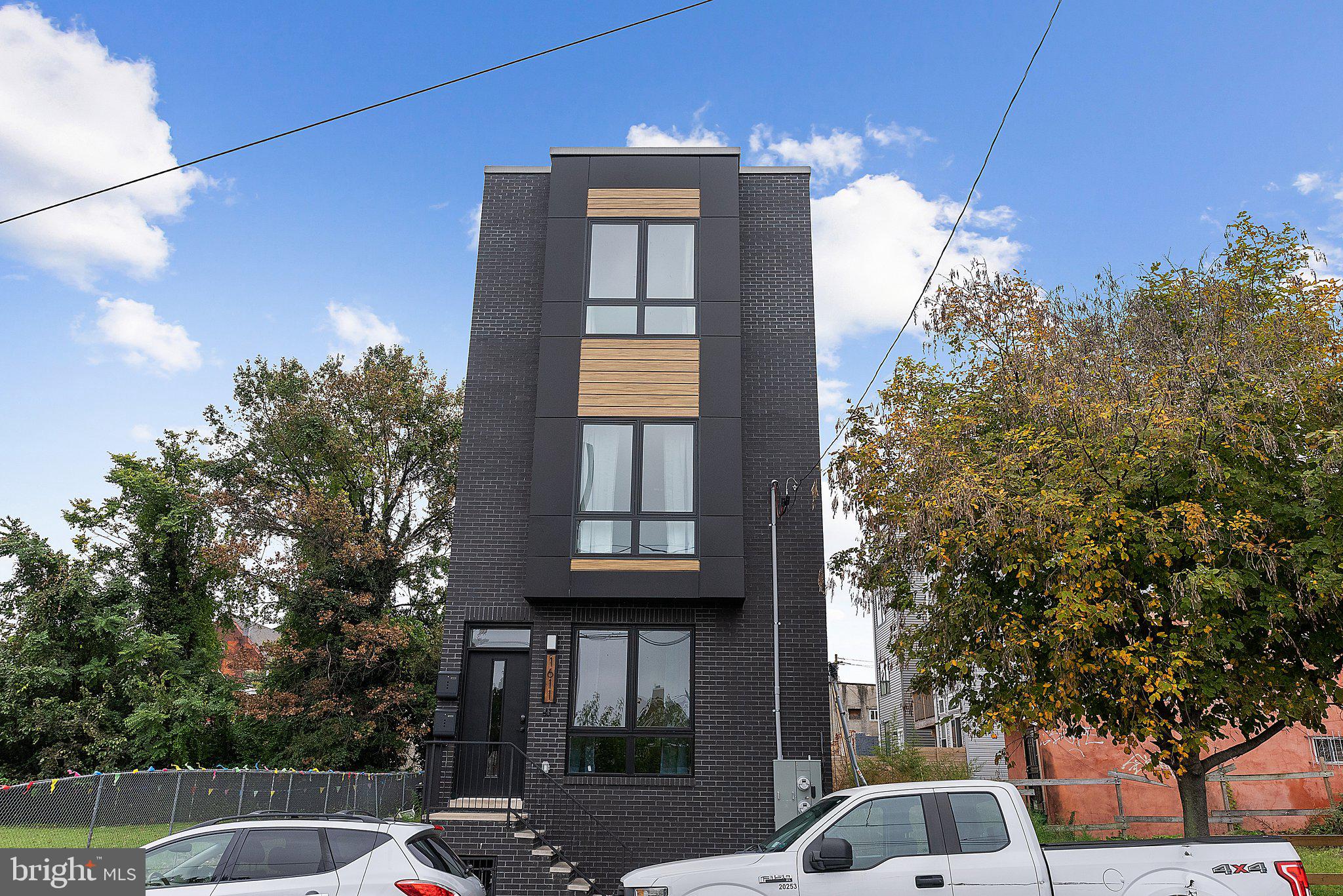 Welcome to 1611 N 27th St, Philadelphia, PA, a beautifully updated home in the heart of Brewerytown! This bright and spacious property features high ceilings, large windows, and an open-concept layout. The modern kitchen boasts stainless steel appliances, granite countertops, and custom cabinetry. Enjoy the convenience of in-unit laundry, central air, and a private outdoor space. Located near Fairmount Park, Kelly Drive, and top dining spots, with easy access to public transit.