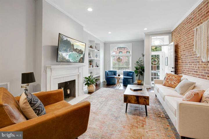 HIGHLANDTOWN - Residential Lease