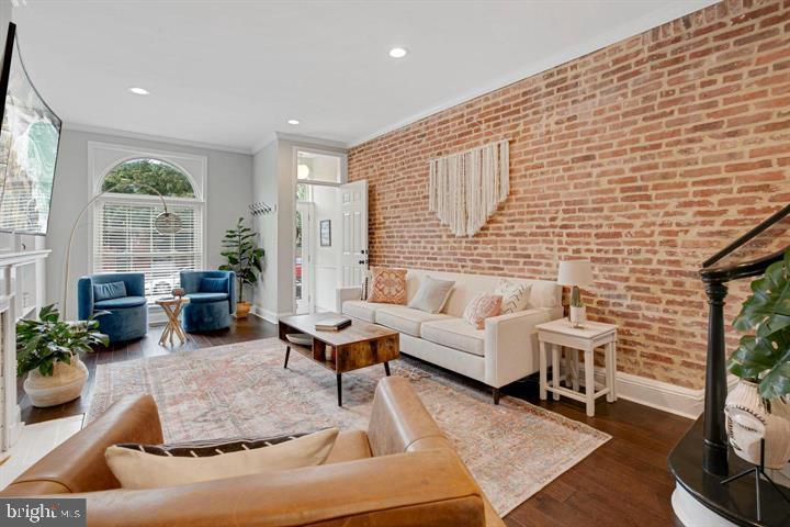 HIGHLANDTOWN - Residential Lease