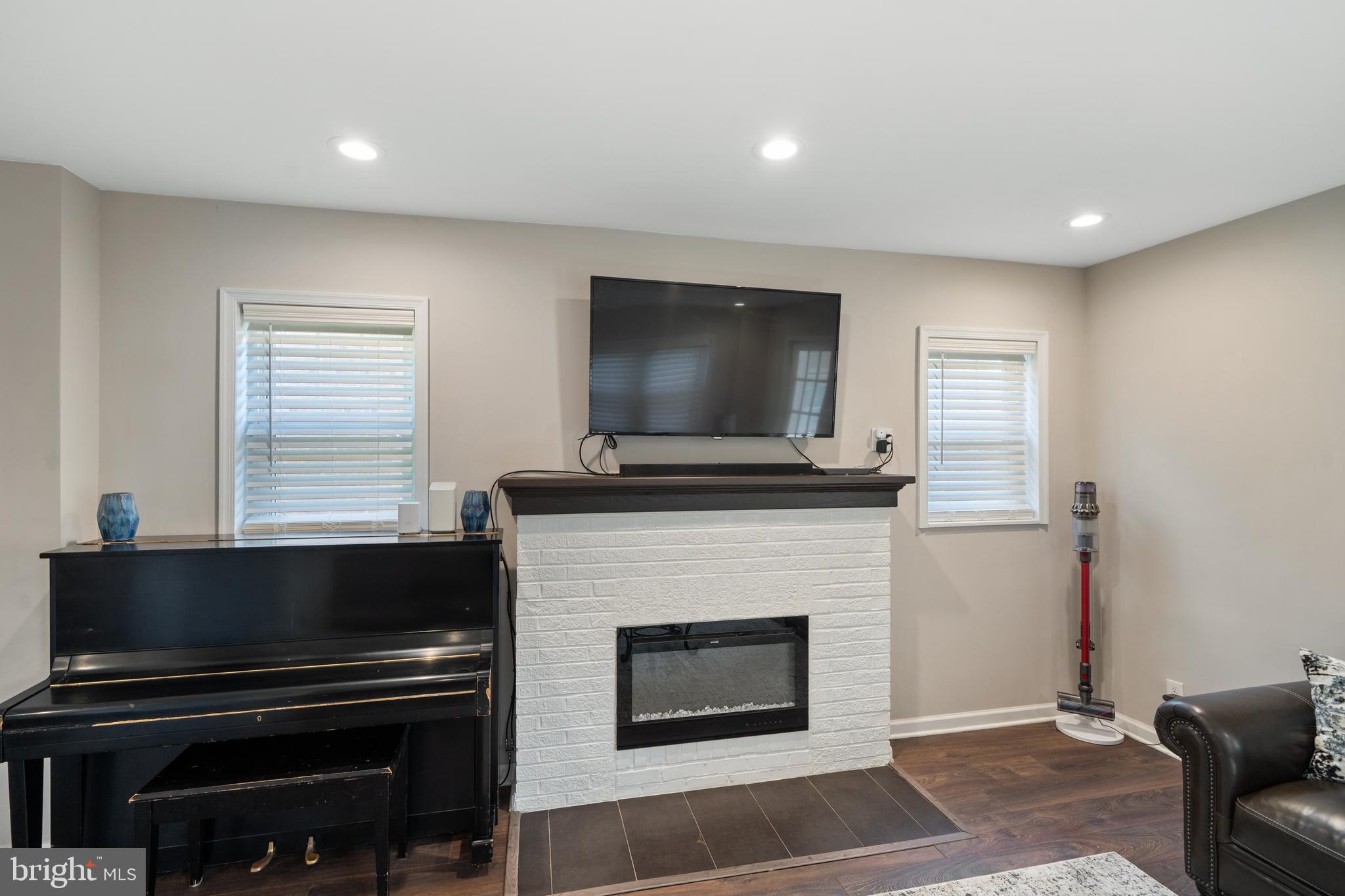 GREEN TREE - Residential