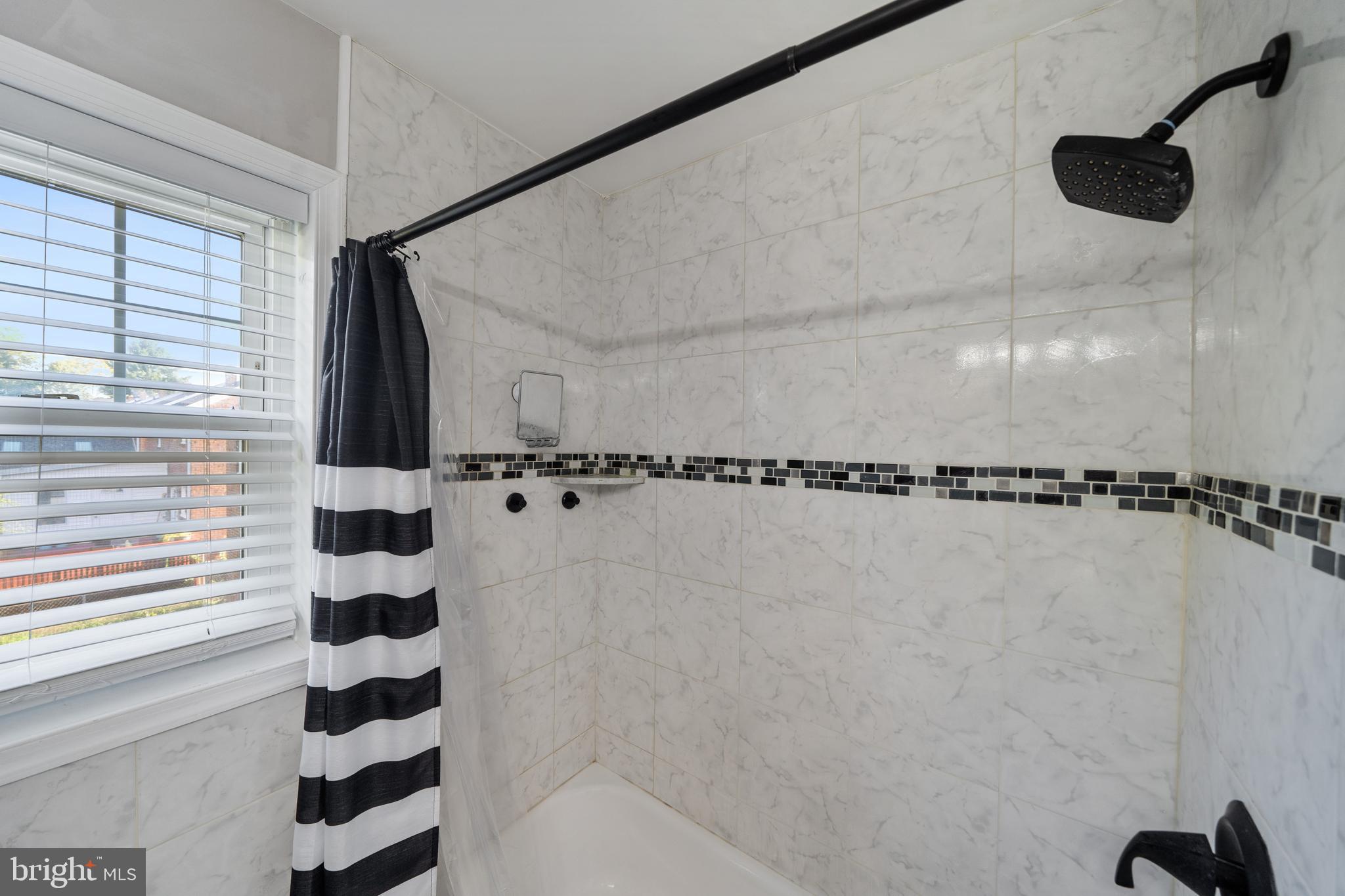 GREEN TREE - Residential