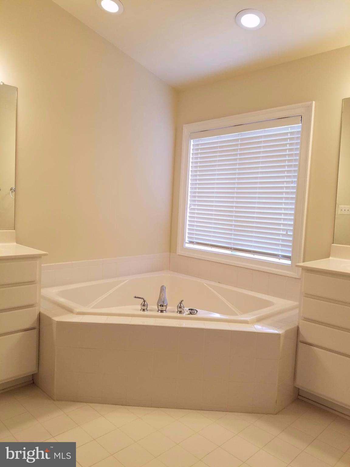 MEADOW BROOK COVE - Residential Lease