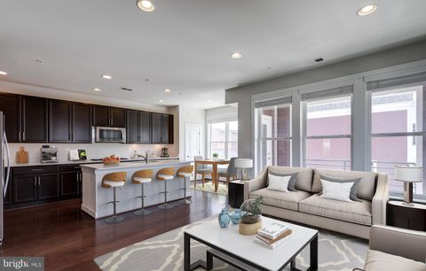 Townhouse For Rent - 737 Diamond Avenue #102<br/> Alexandria City County, ALEXANDRIA, VA 22301