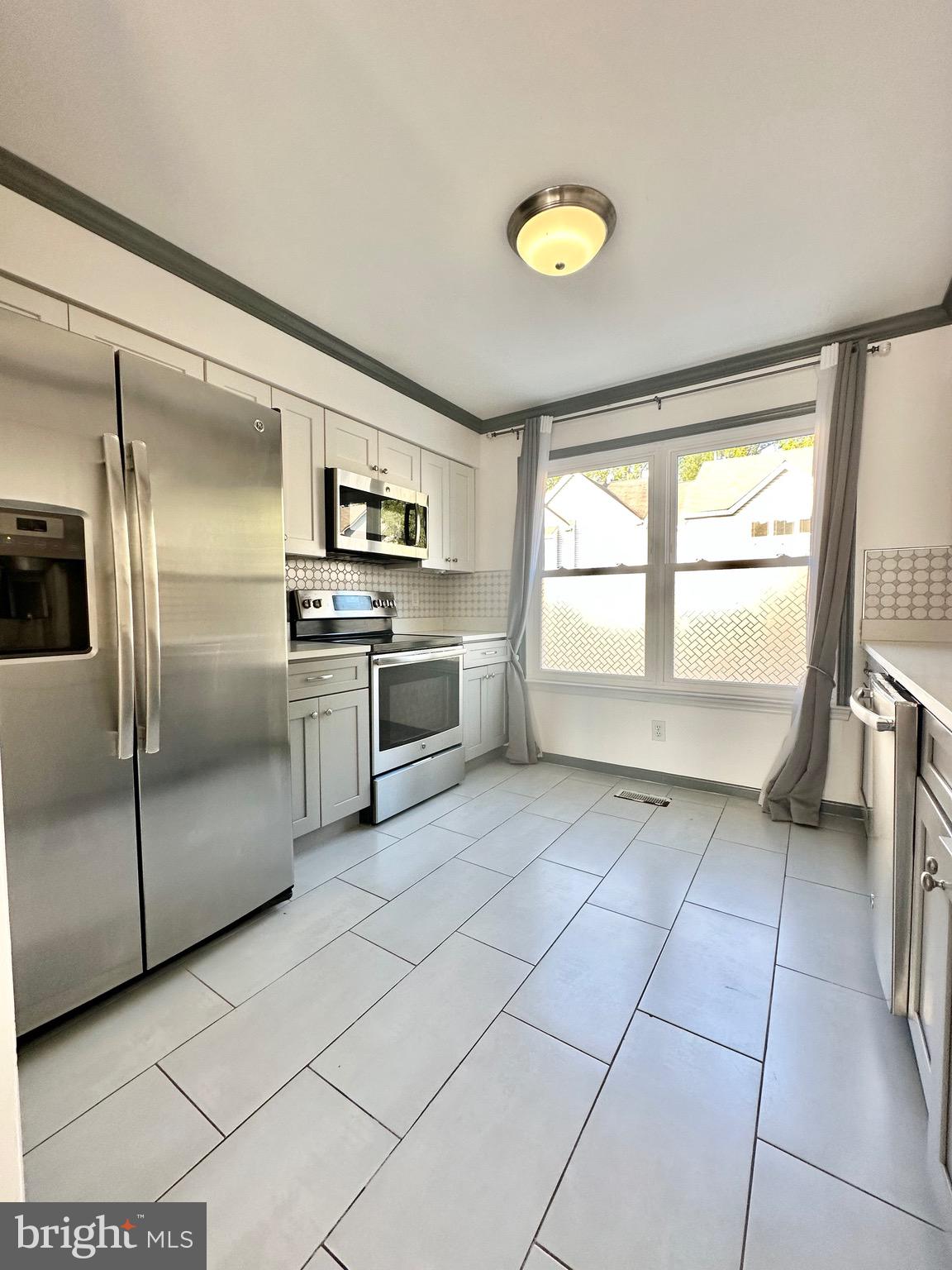 KEENE MILL OVERLOOK - Residential Lease