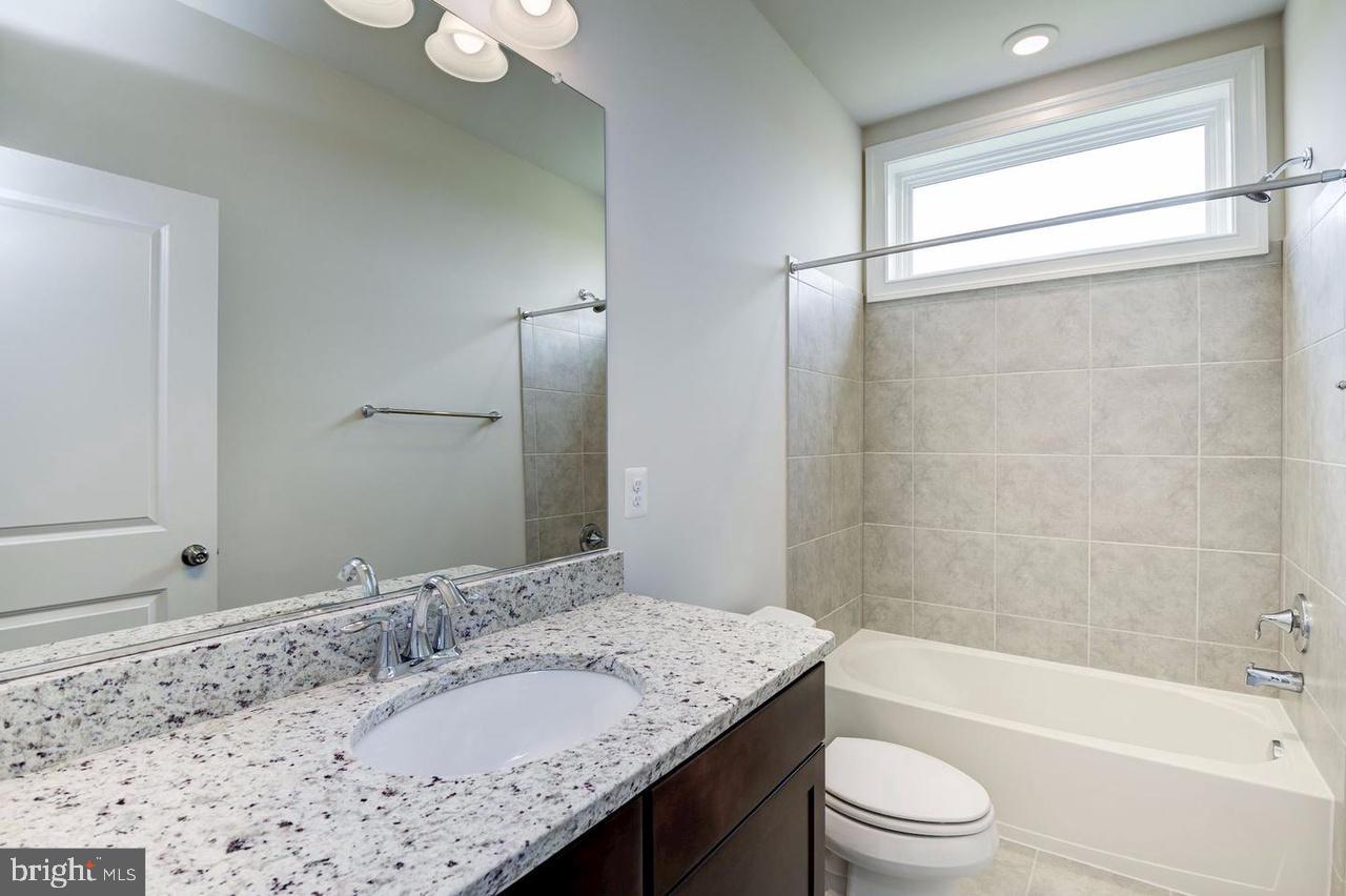 LAYTONSVILLE - Residential