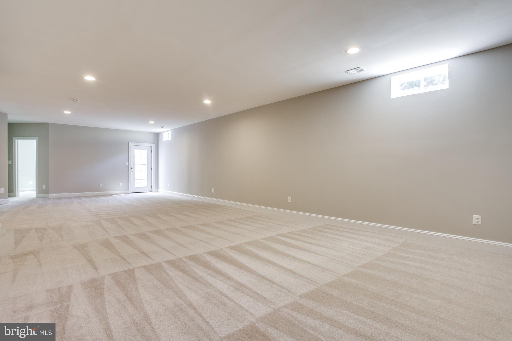 WELLINGTON HEIGHTS - Residential