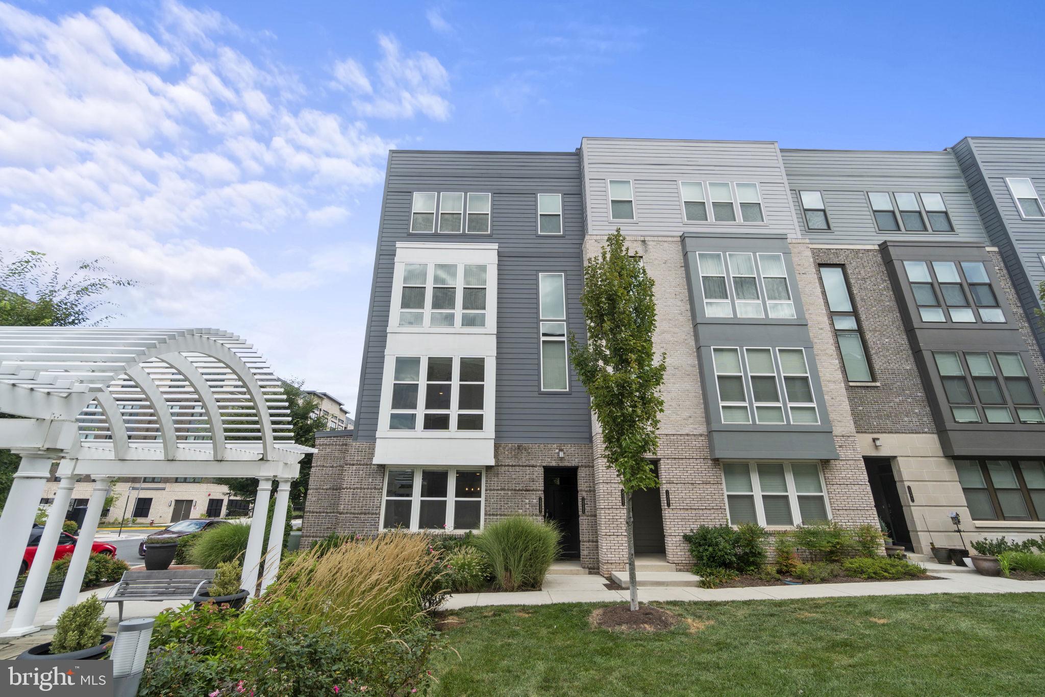 METROPARK AT ARROWBROOK - Residential Lease